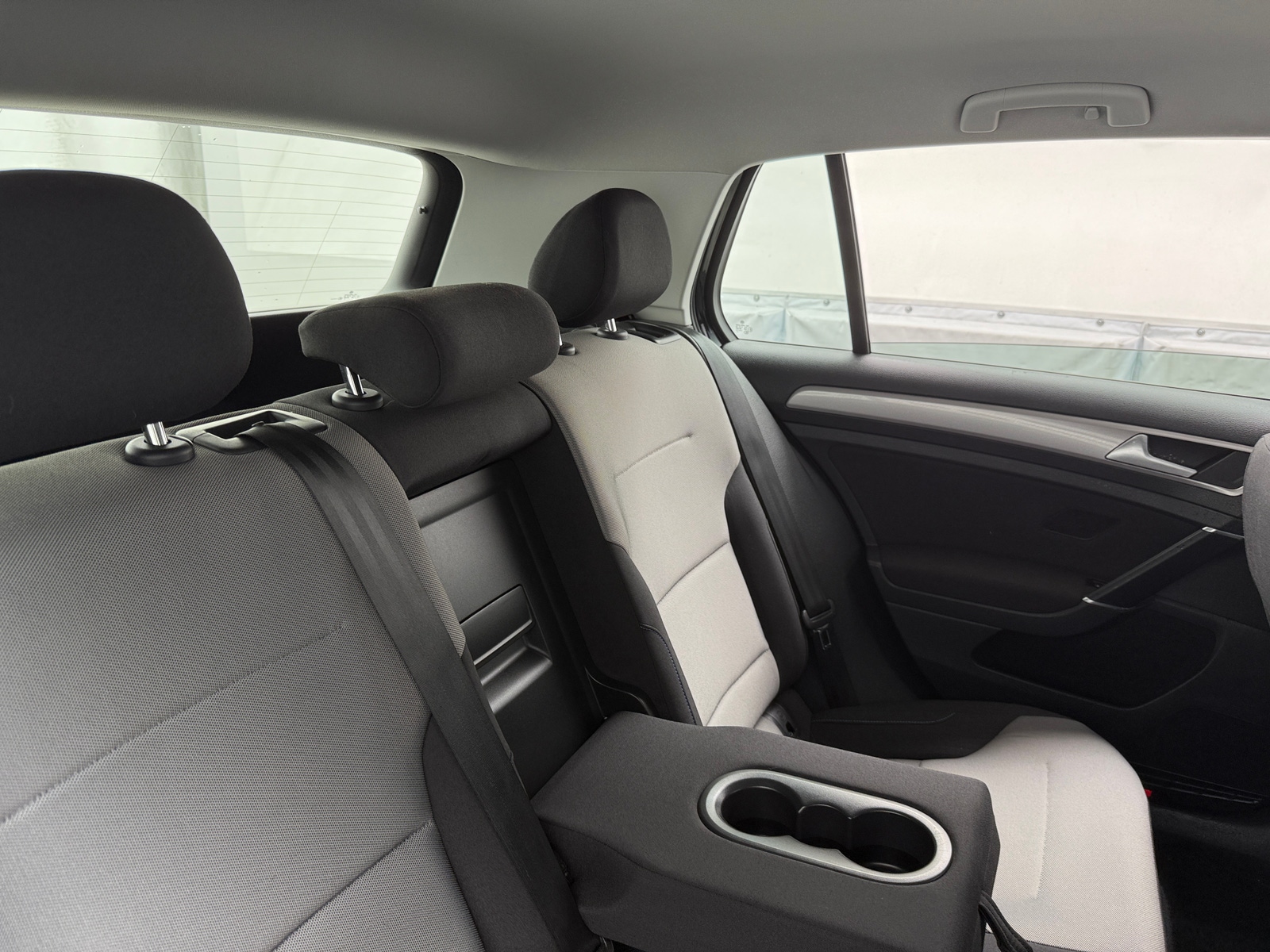 Thumbnail: 2016 Volkswagen e-Golf - 6