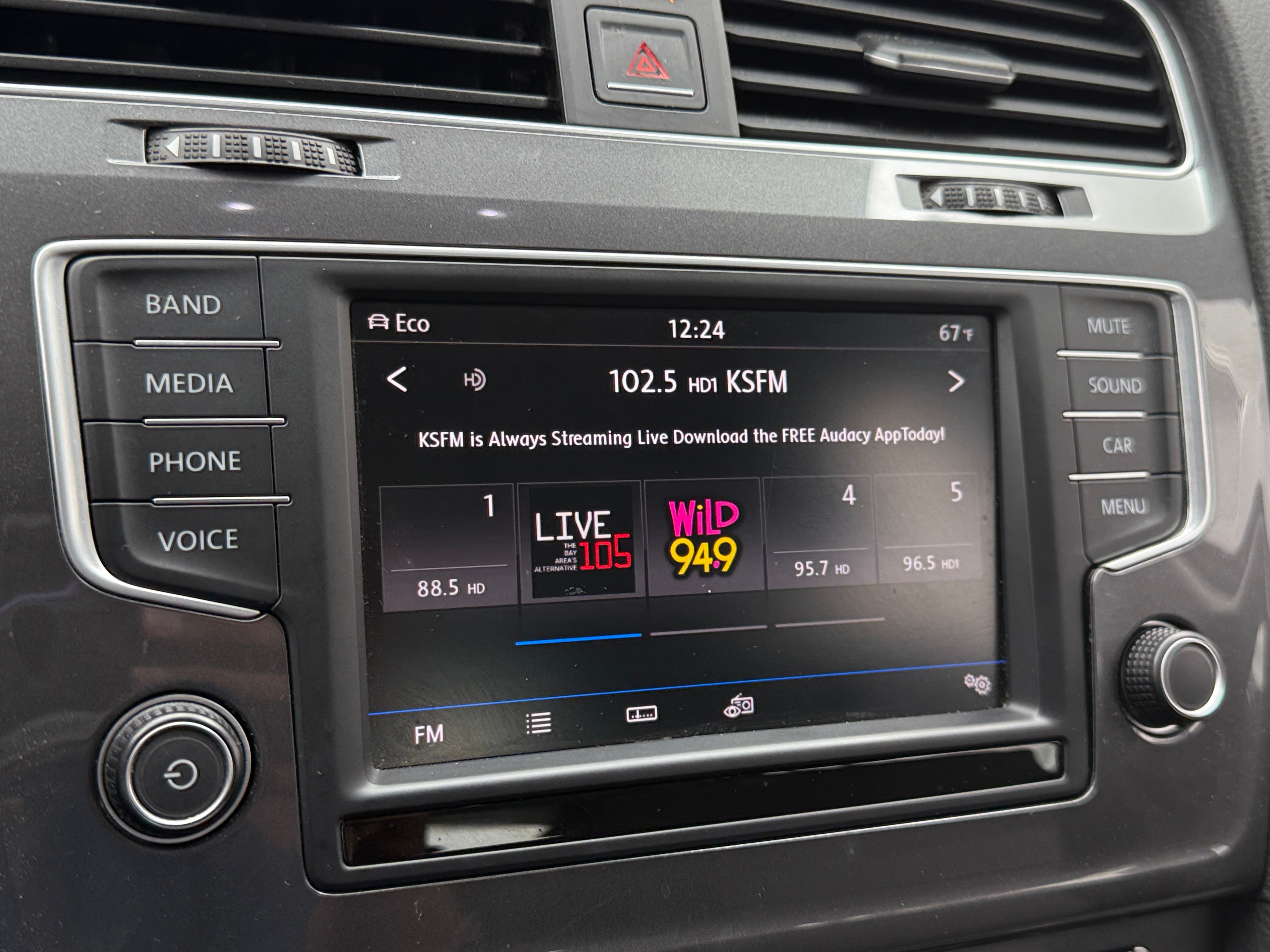 2016 Volkswagen e-Golf SE 4
