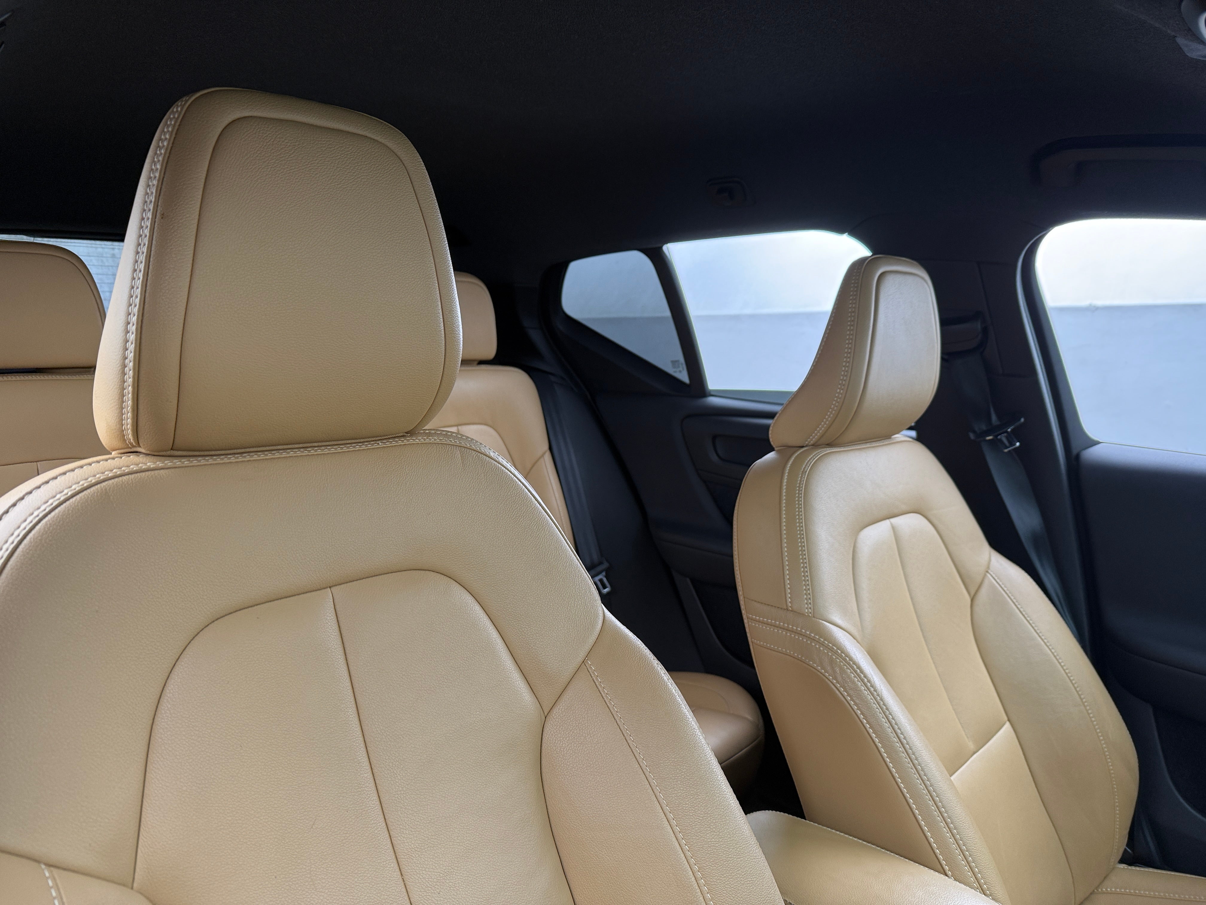 2020 Volvo XC40 T4 Momentum 2