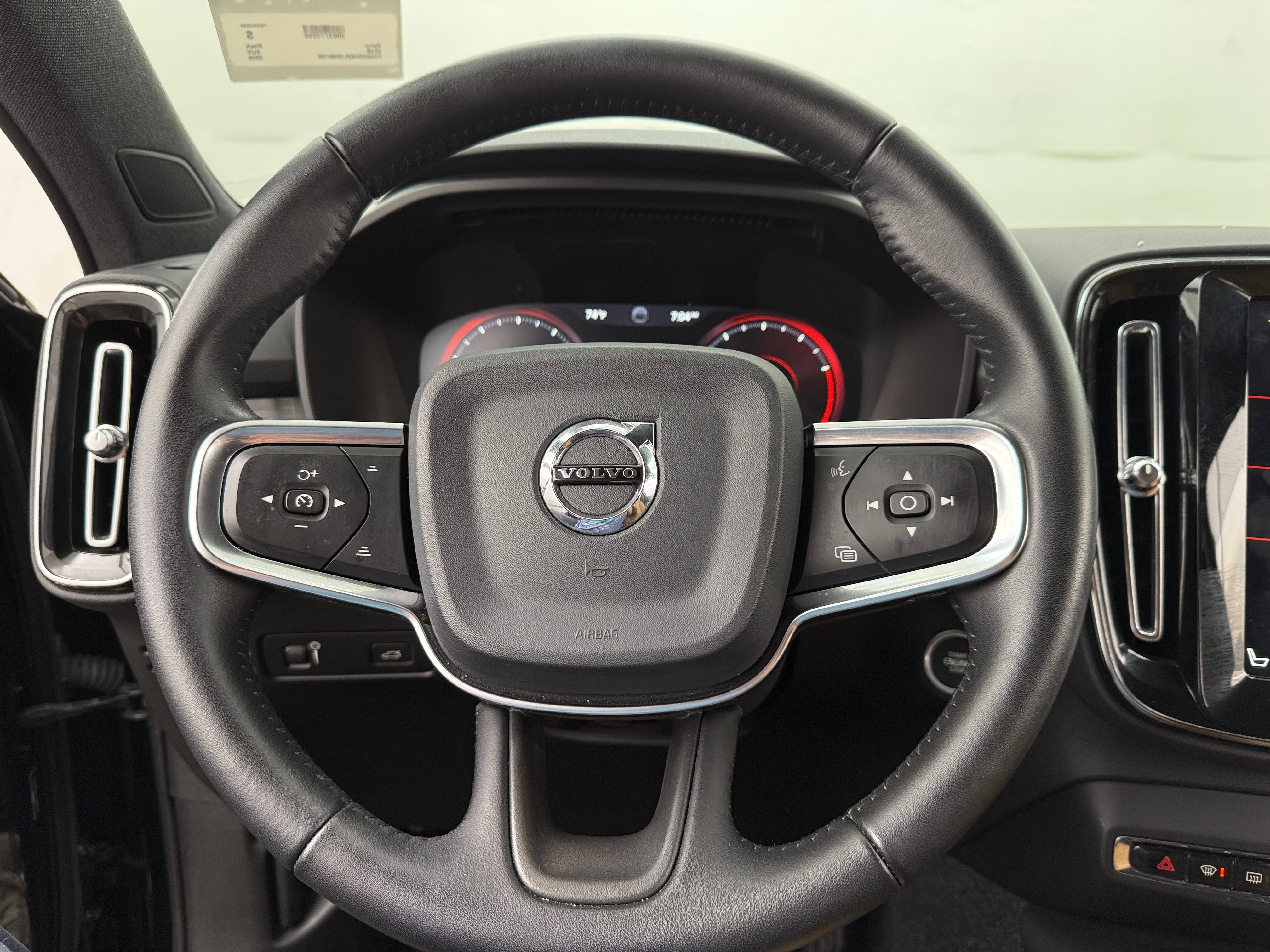 2020 Volvo XC40 T4 Momentum 5