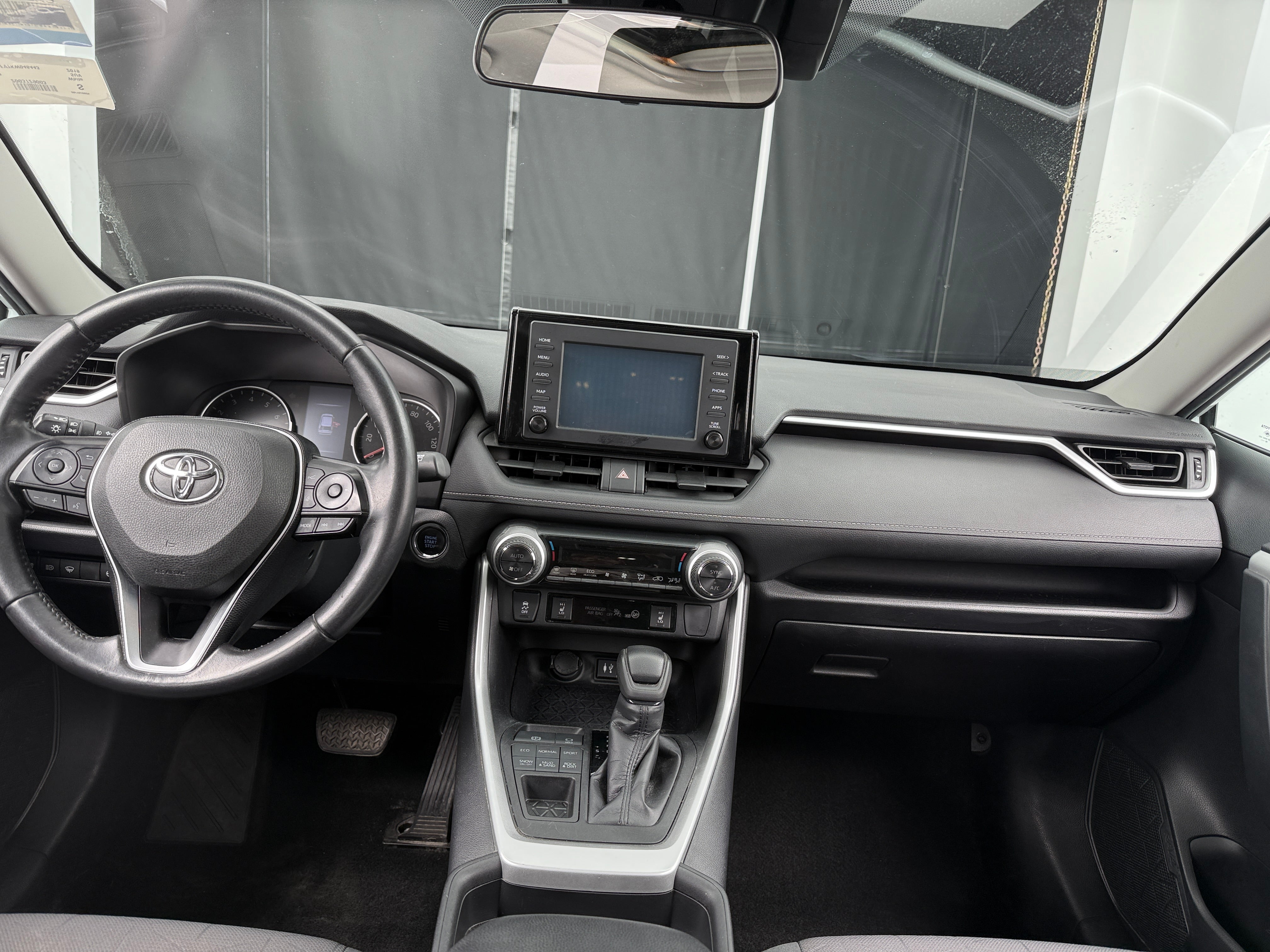 2019 Toyota RAV4 XLE 3