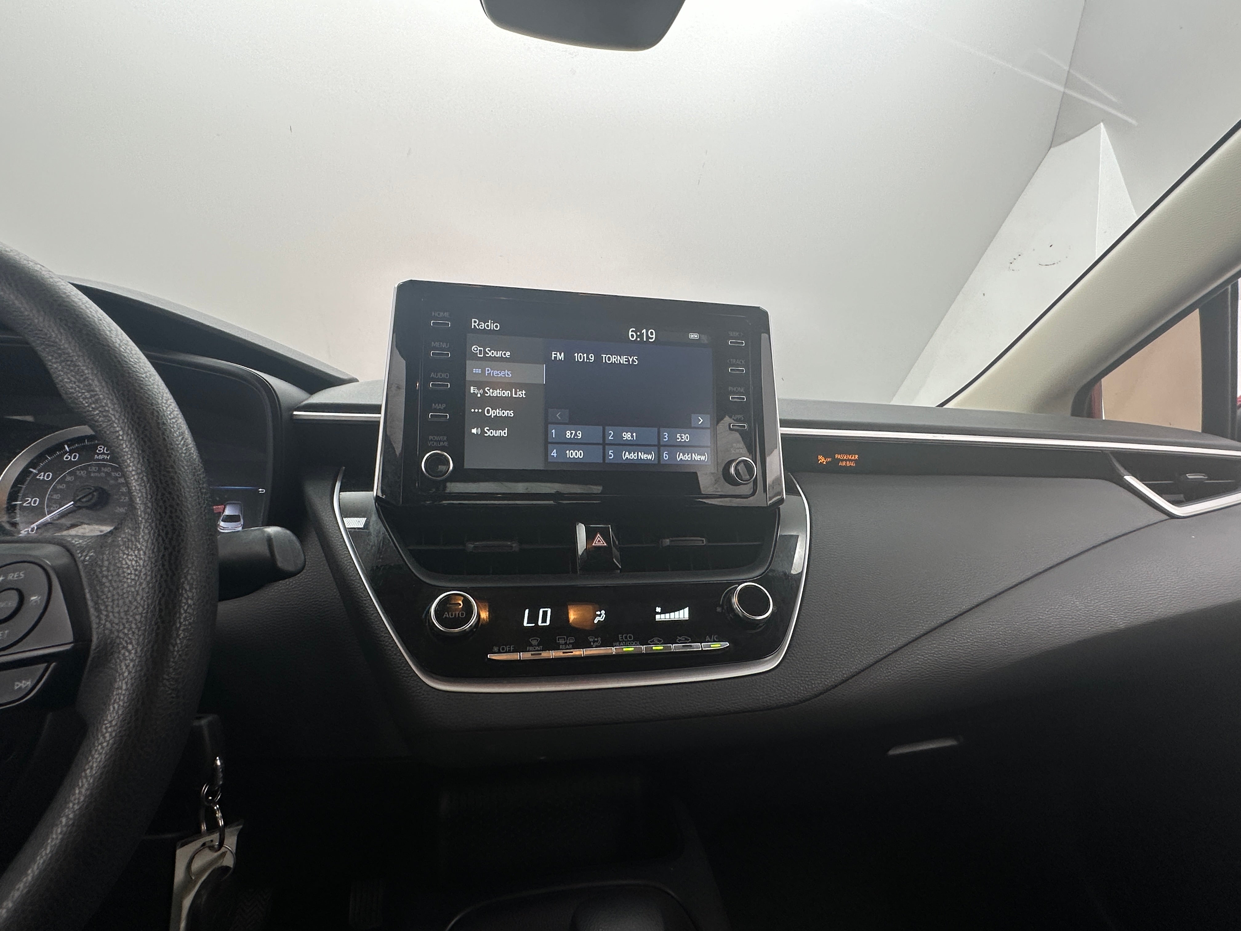 2020 Toyota Corolla LE 4
