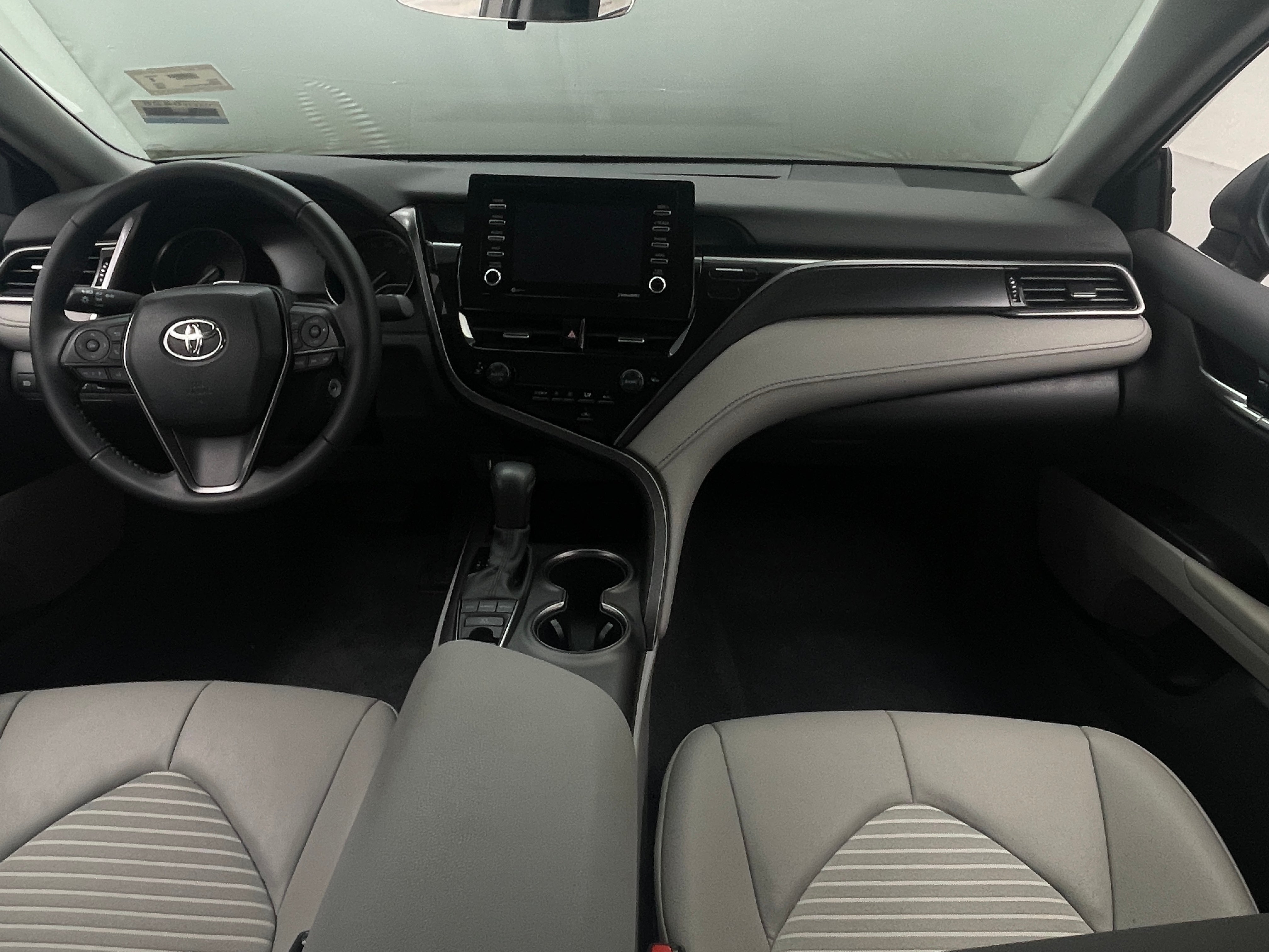 2023 Toyota Camry SE 2