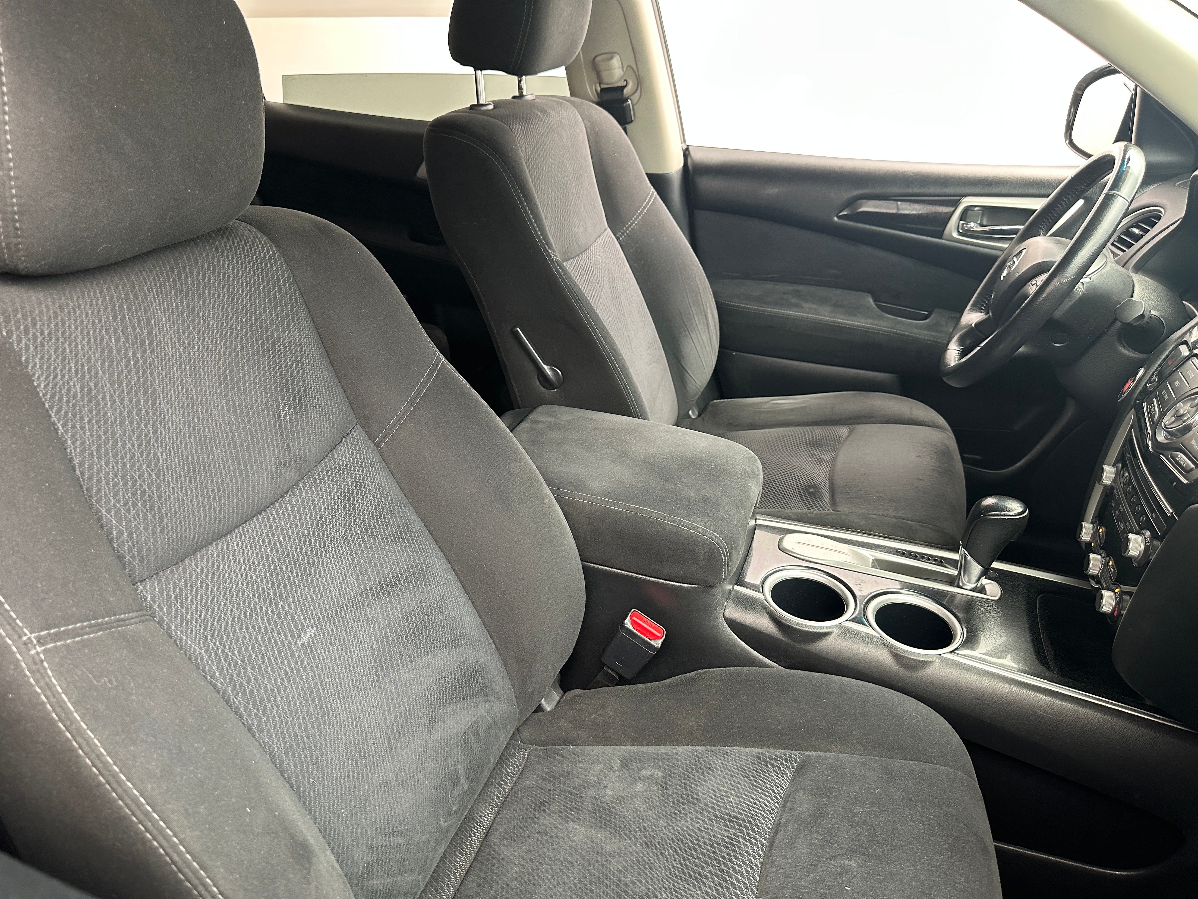 2014 Nissan Pathfinder SV 2