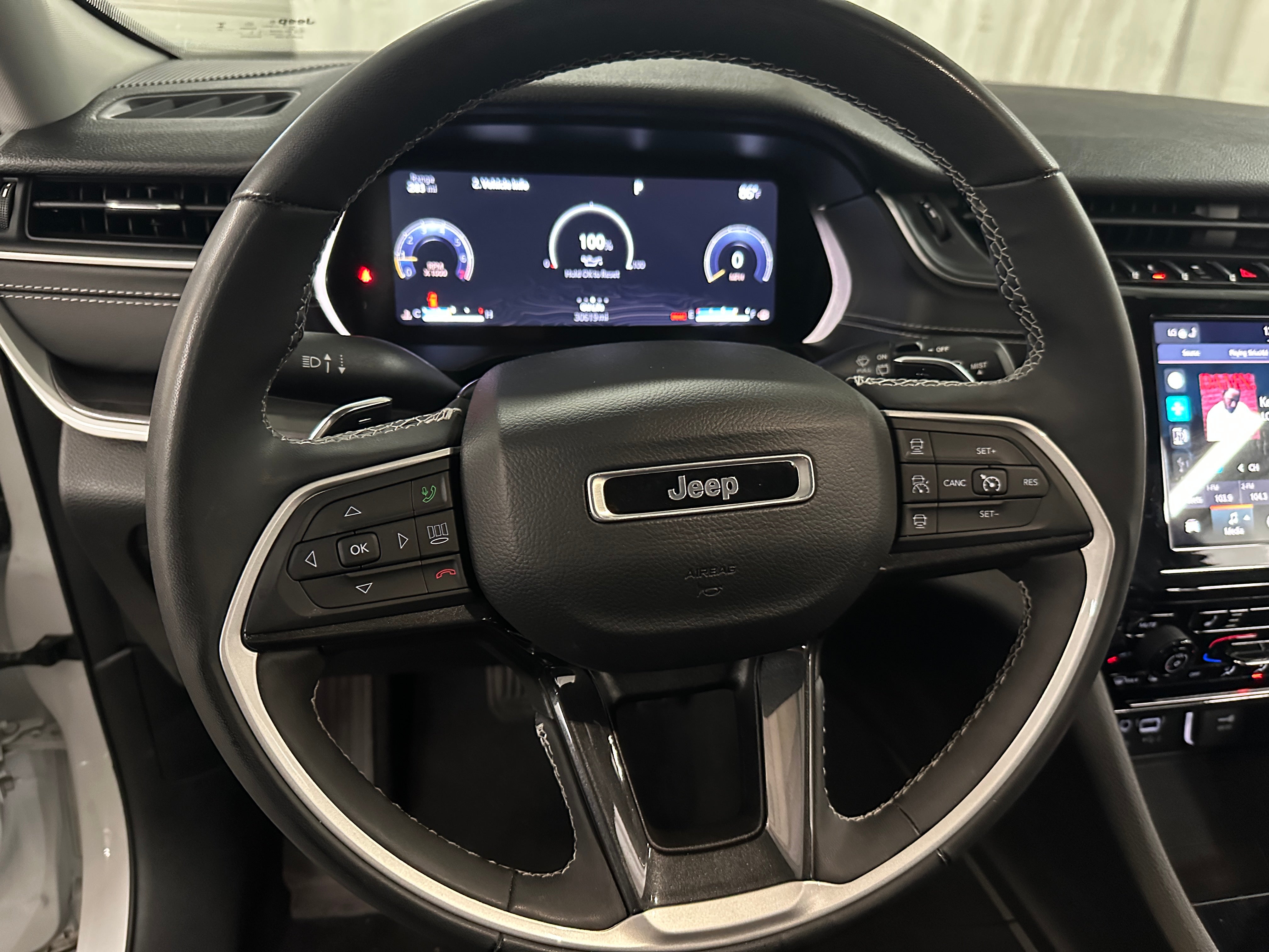 2023 Jeep Grand Cherokee L Laredo 5