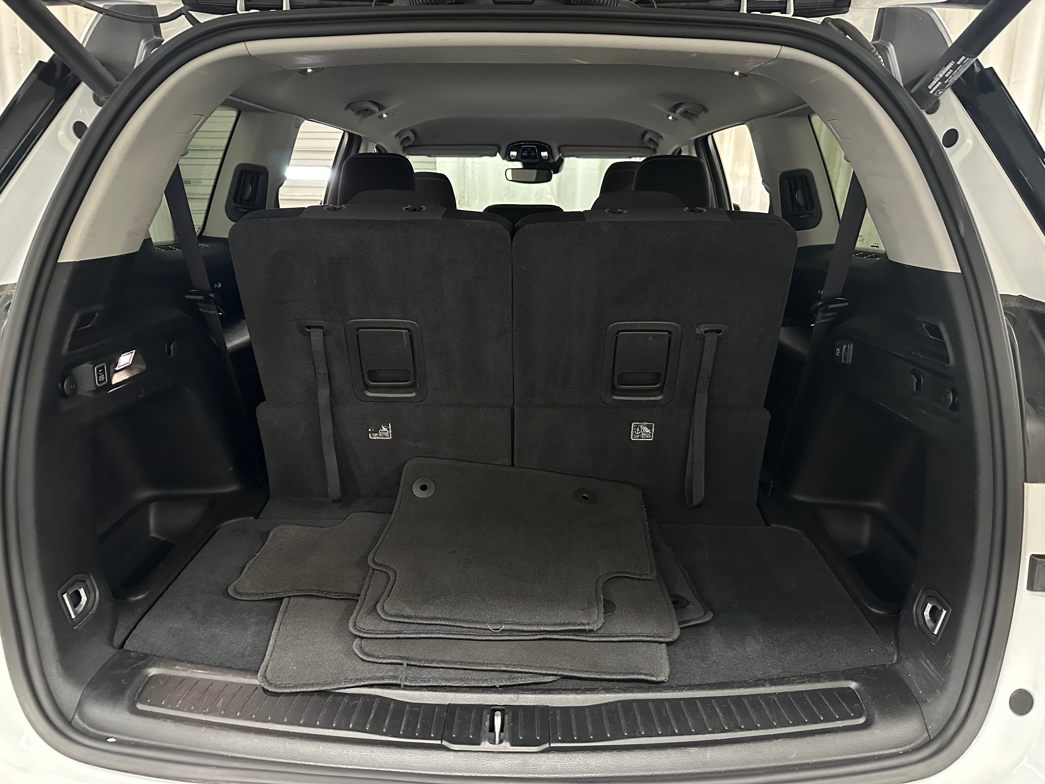 2023 Jeep Grand Cherokee L Laredo 7