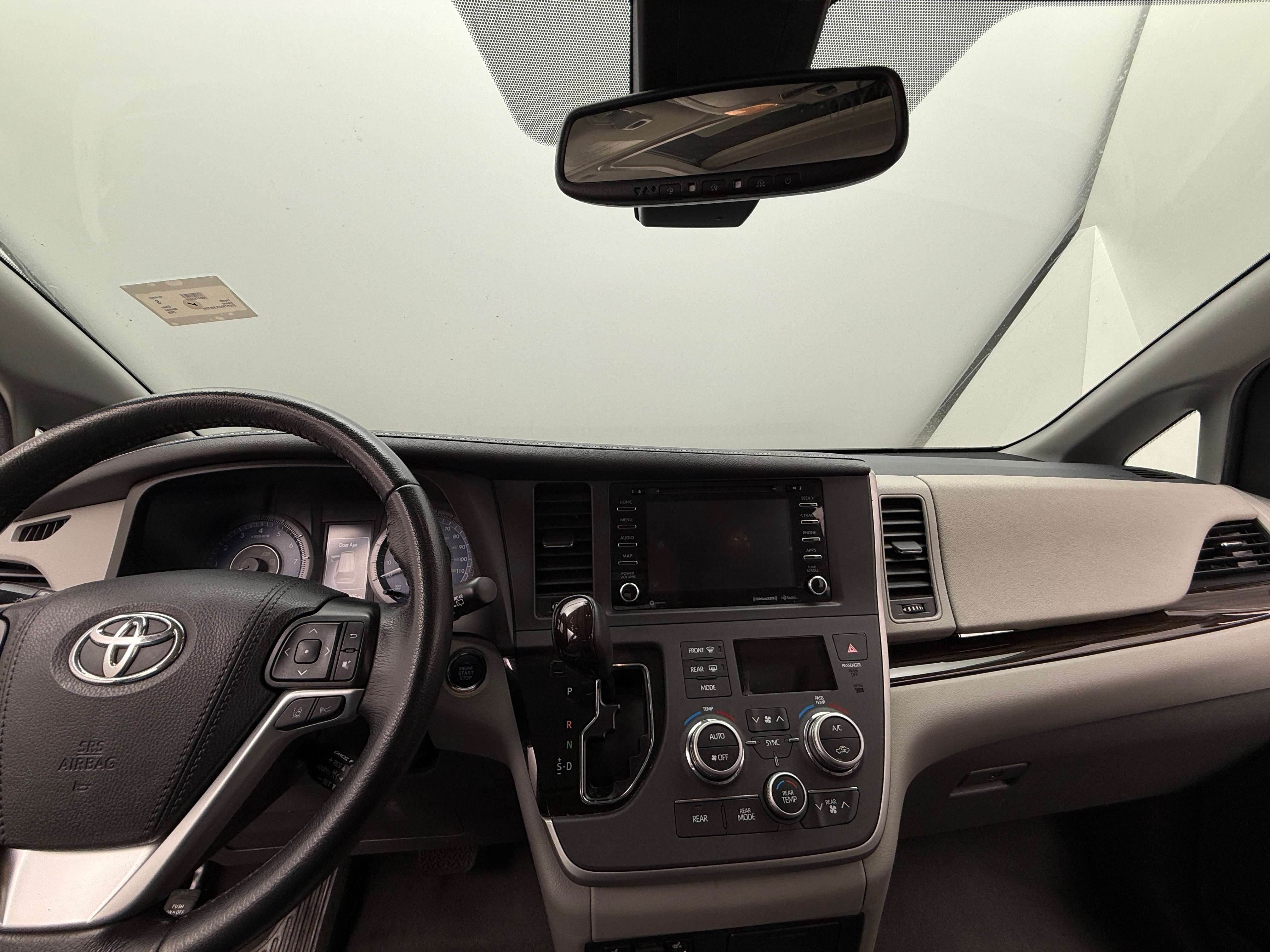 2020 Toyota Sienna XLE 2