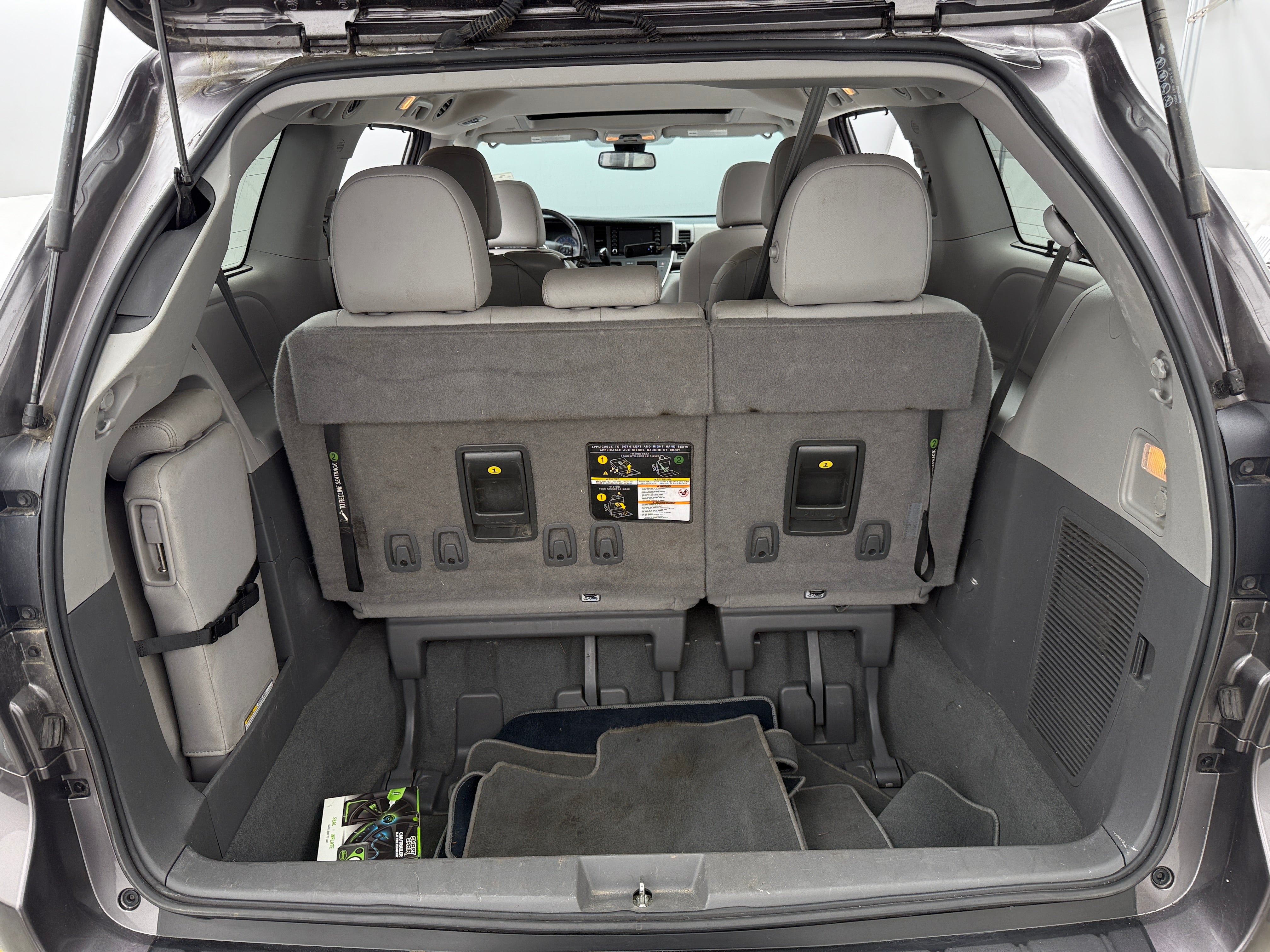 2020 Toyota Sienna XLE 6