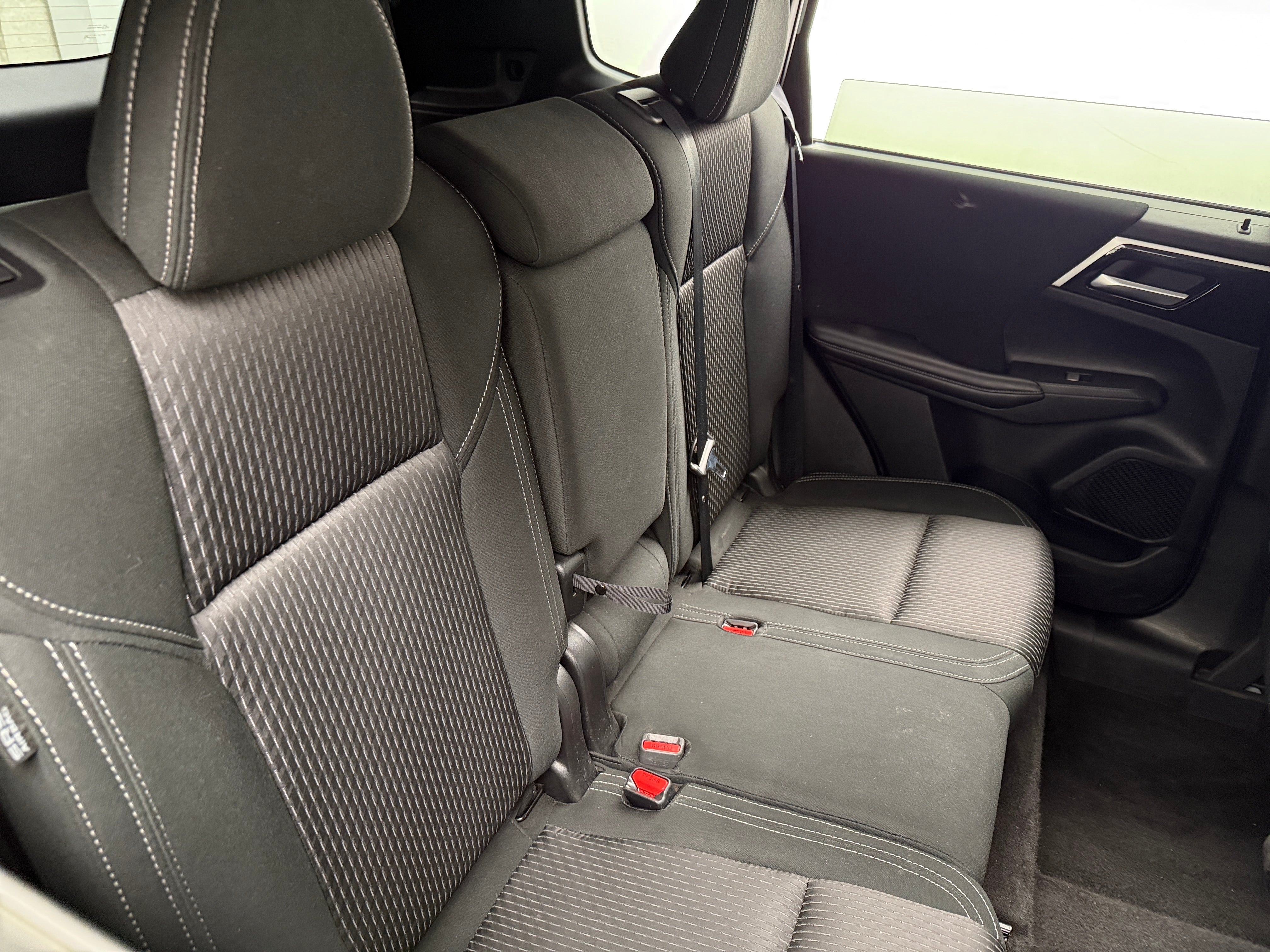 2024 Mitsubishi Outlander ES 6