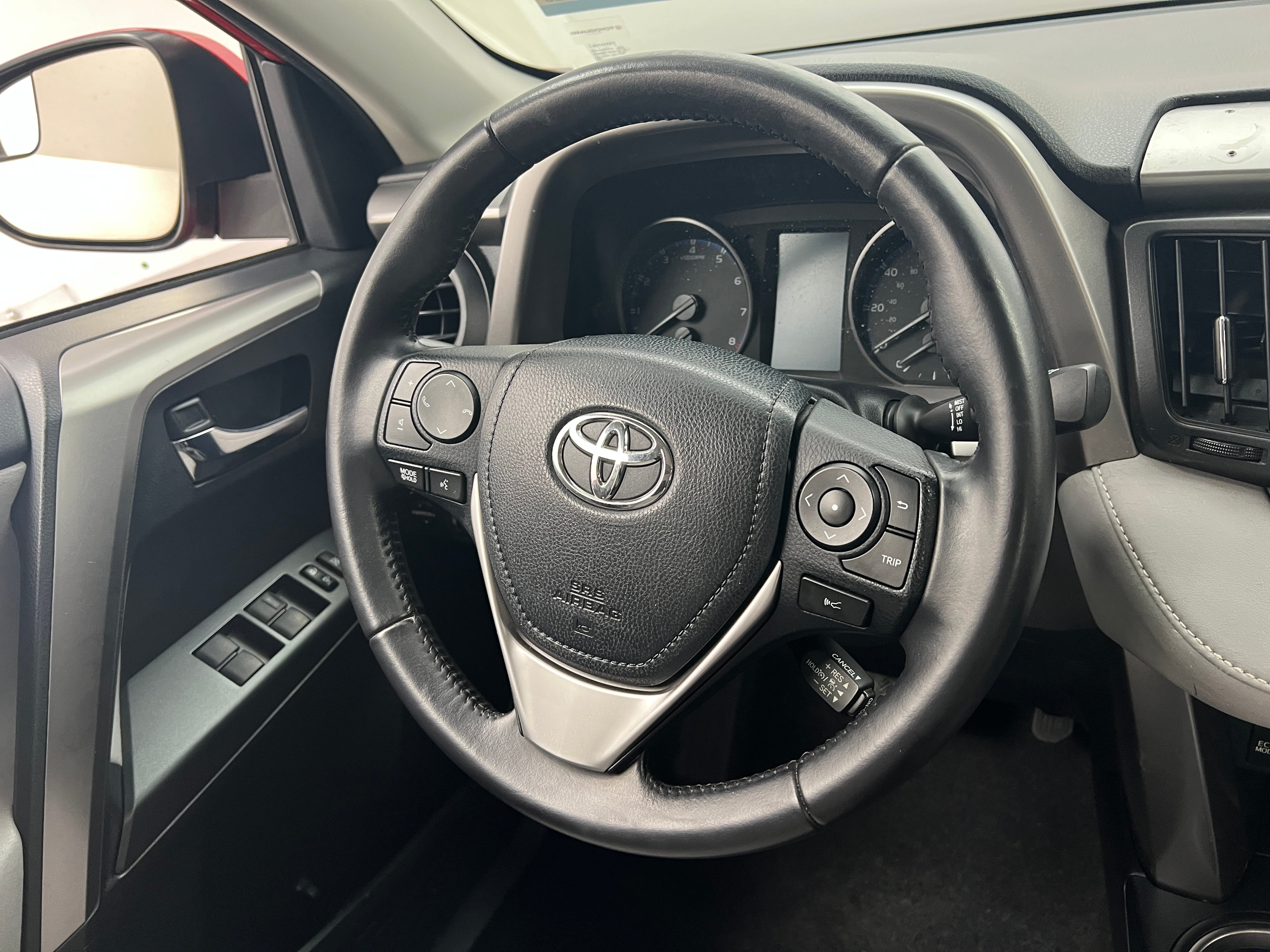 2017 Toyota RAV4 XLE 5