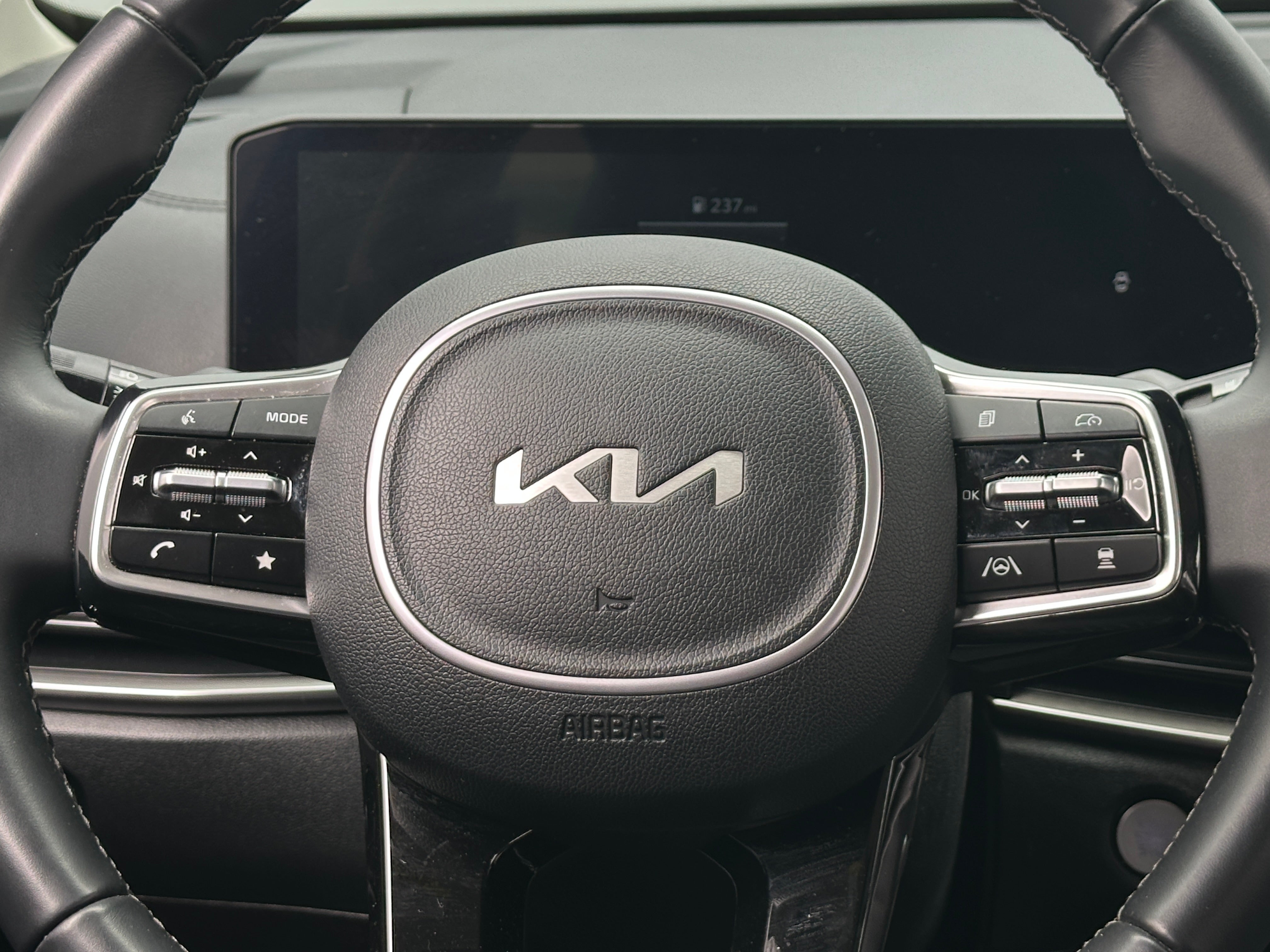 2024 Kia Sorento S 4
