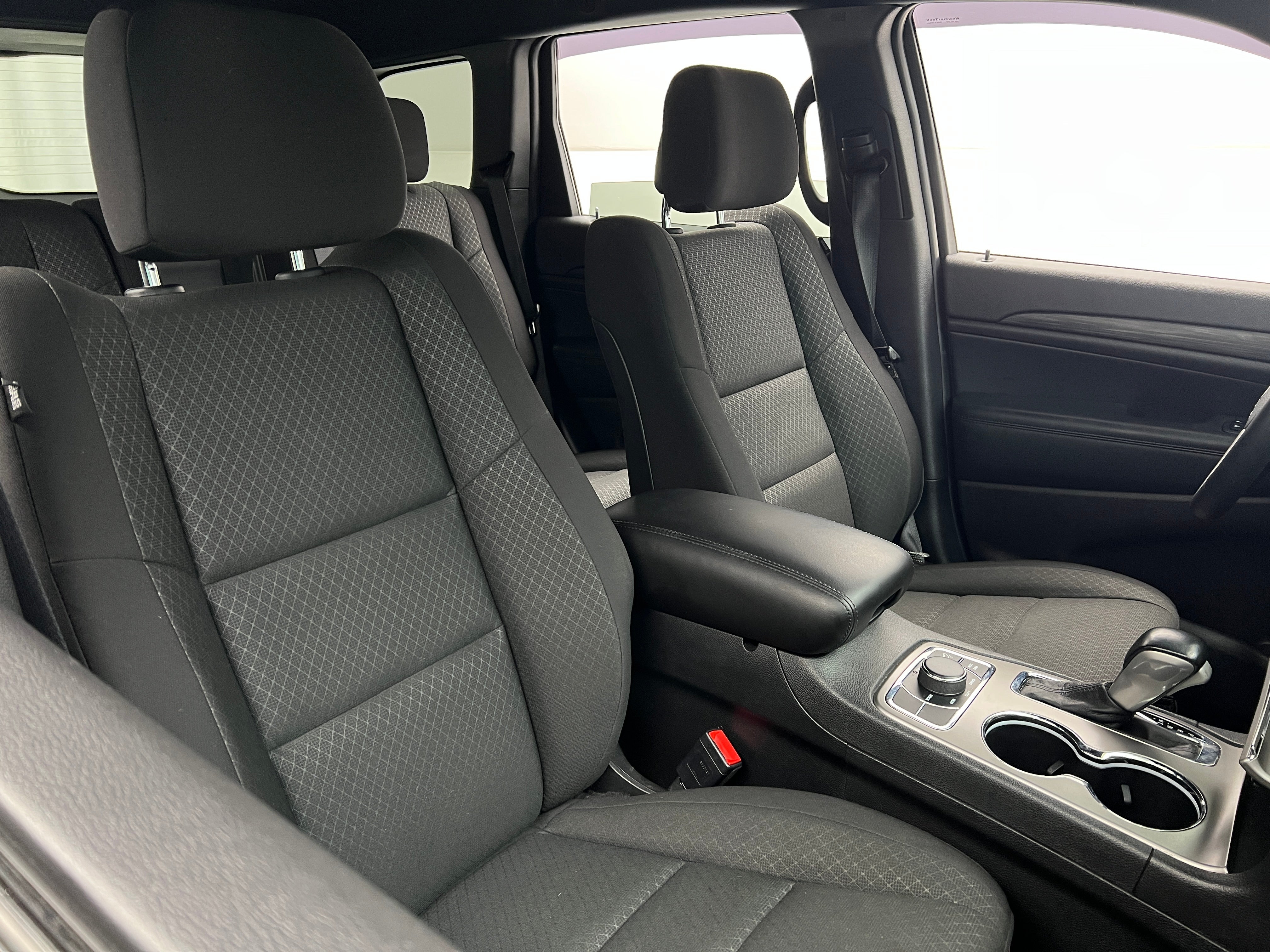 2021 Jeep Grand Cherokee Laredo 2