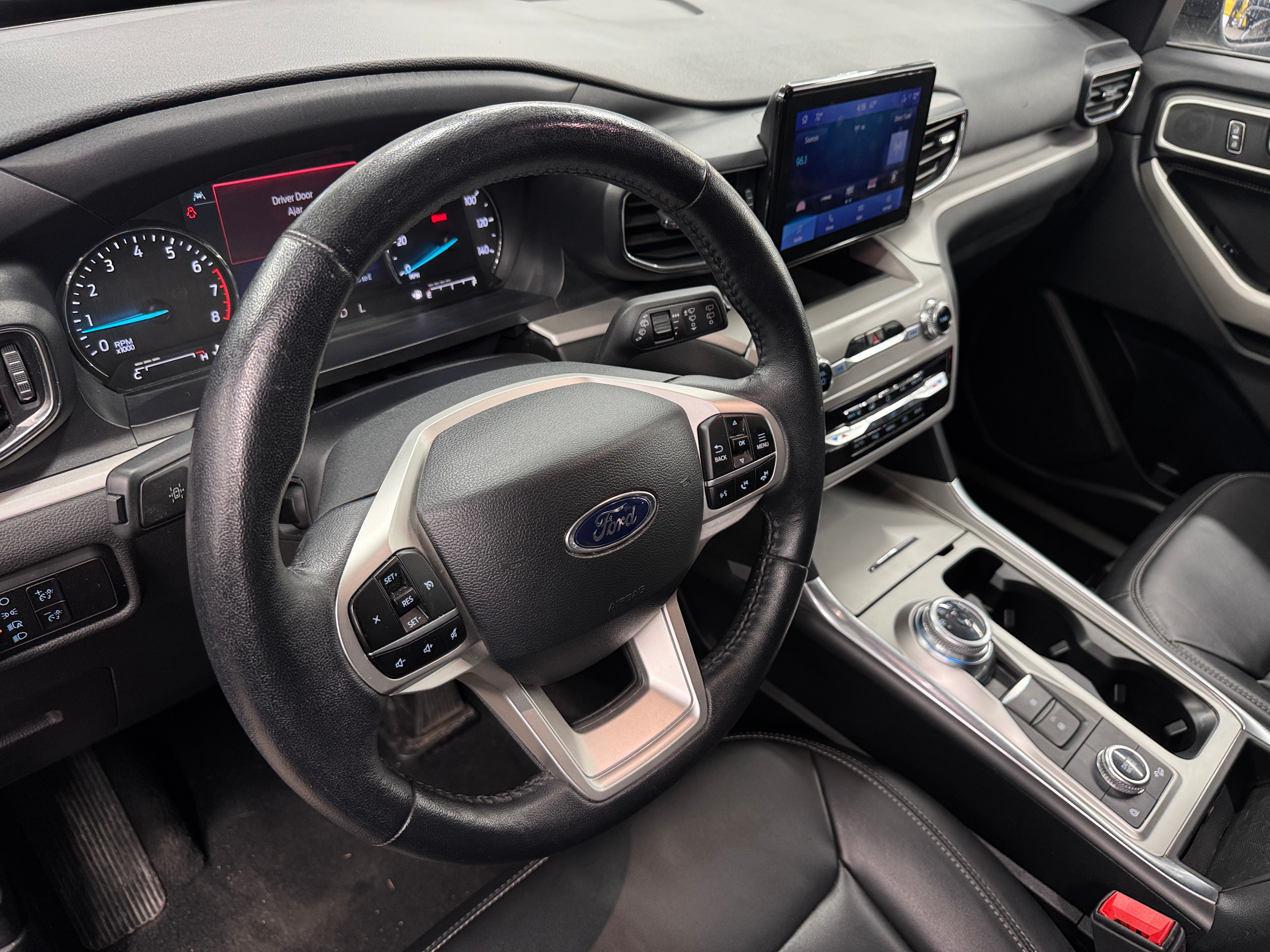 2023 Ford Explorer XLT 3