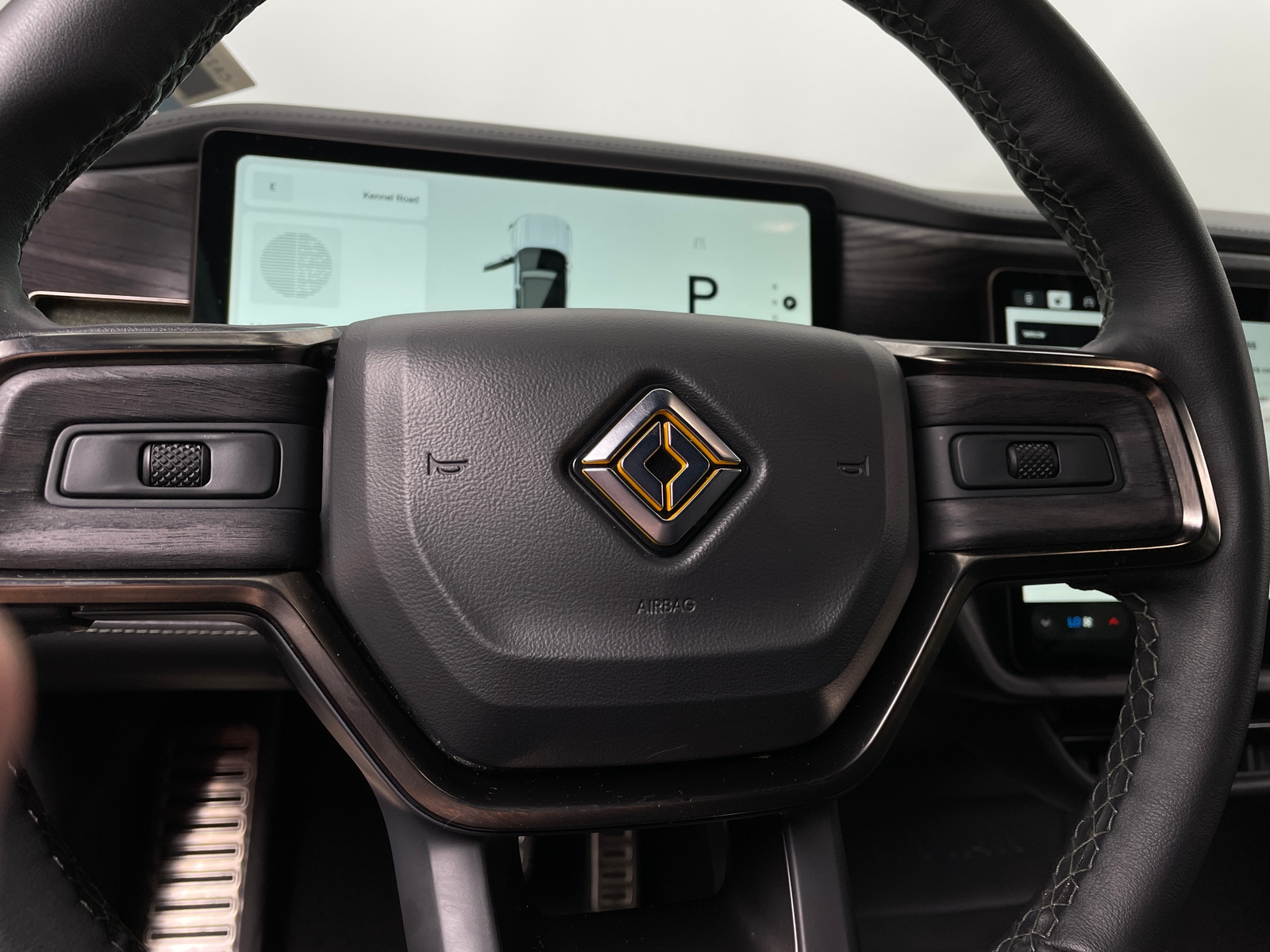 Thumbnail: 2023 Rivian R1S - 4