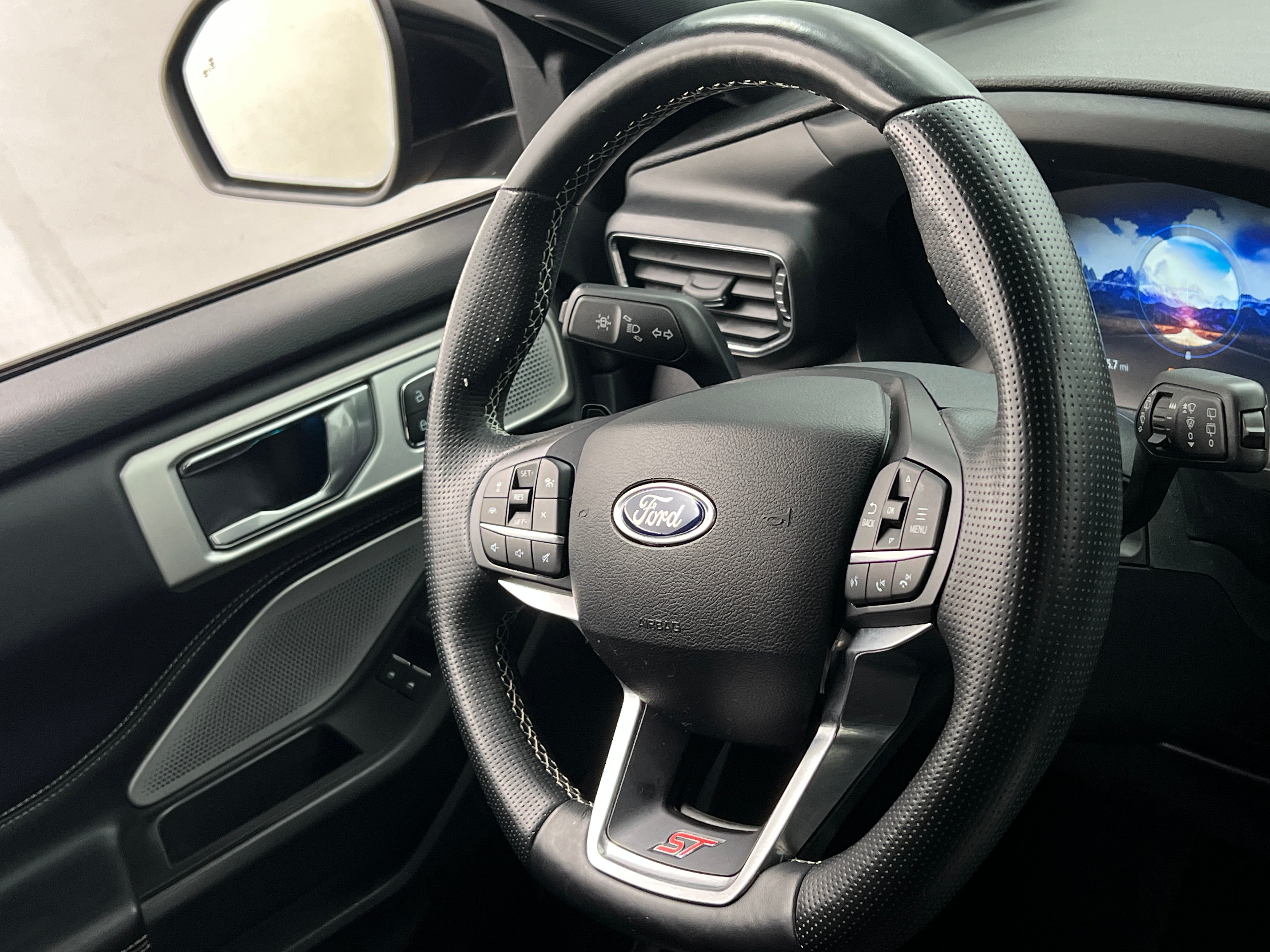 2020 Ford Explorer ST 4