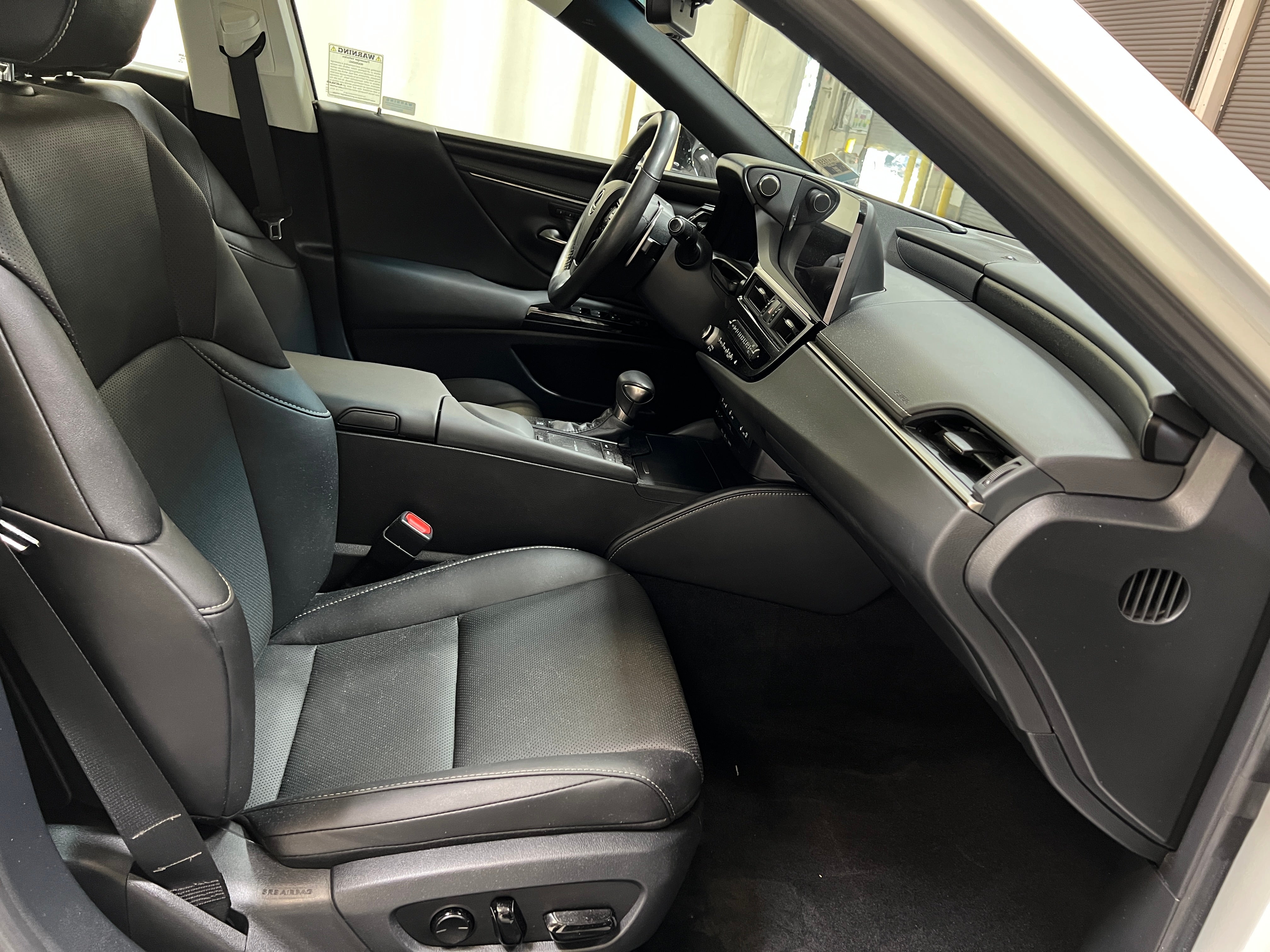 2022 Lexus ES Hybrid 300h 2