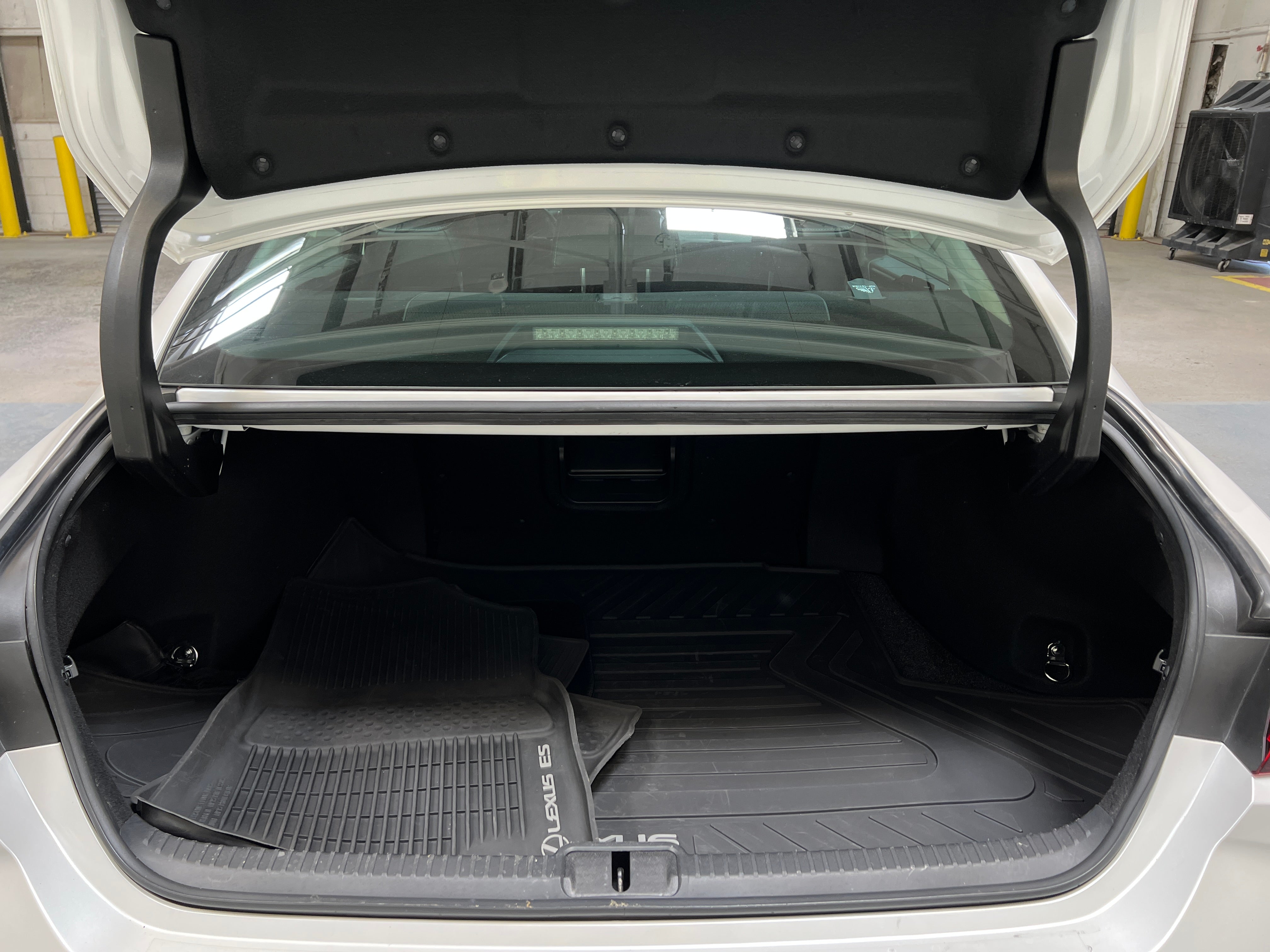2022 Lexus ES Hybrid 300h 7