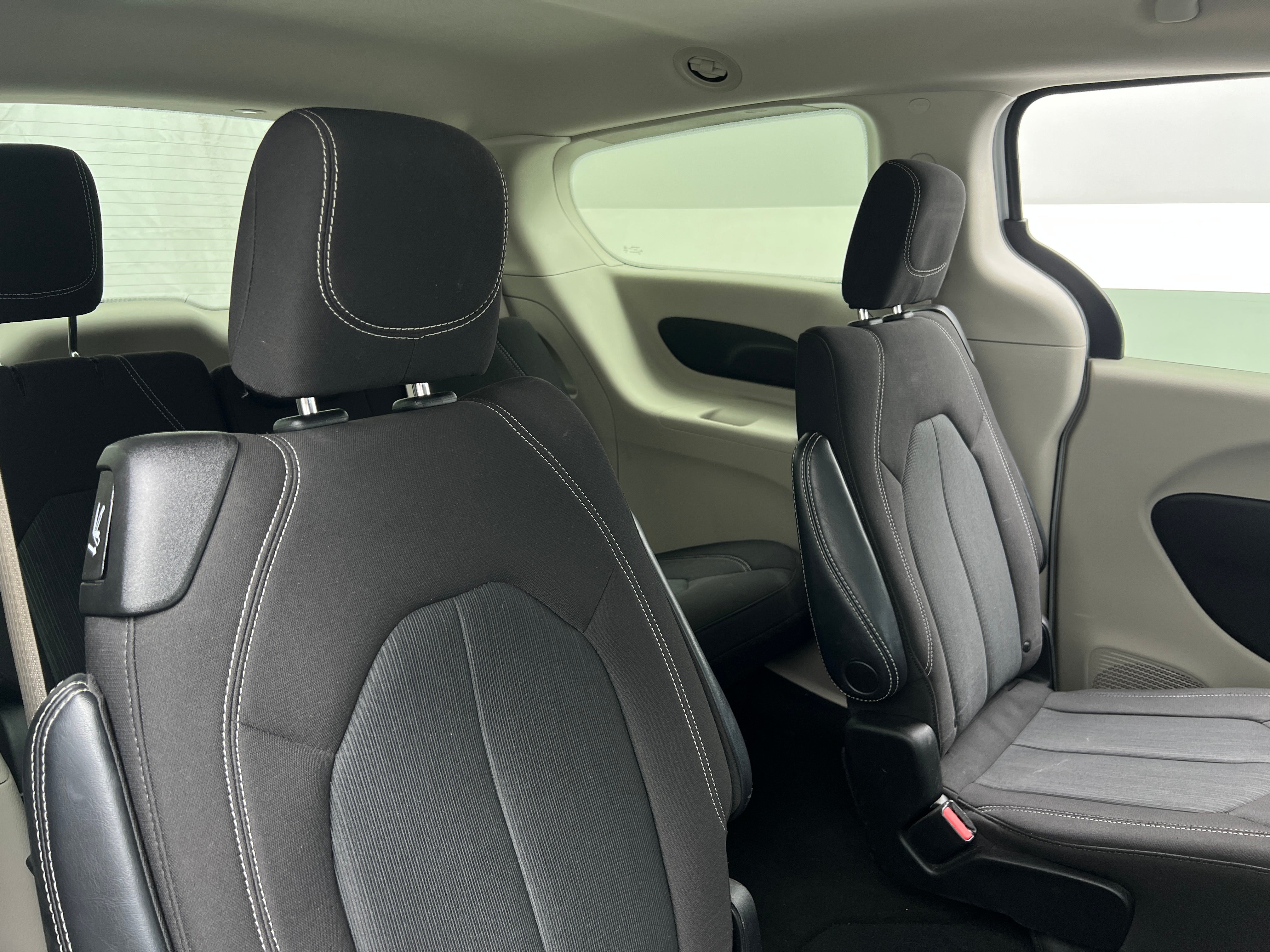 2023 Chrysler Voyager LX 6