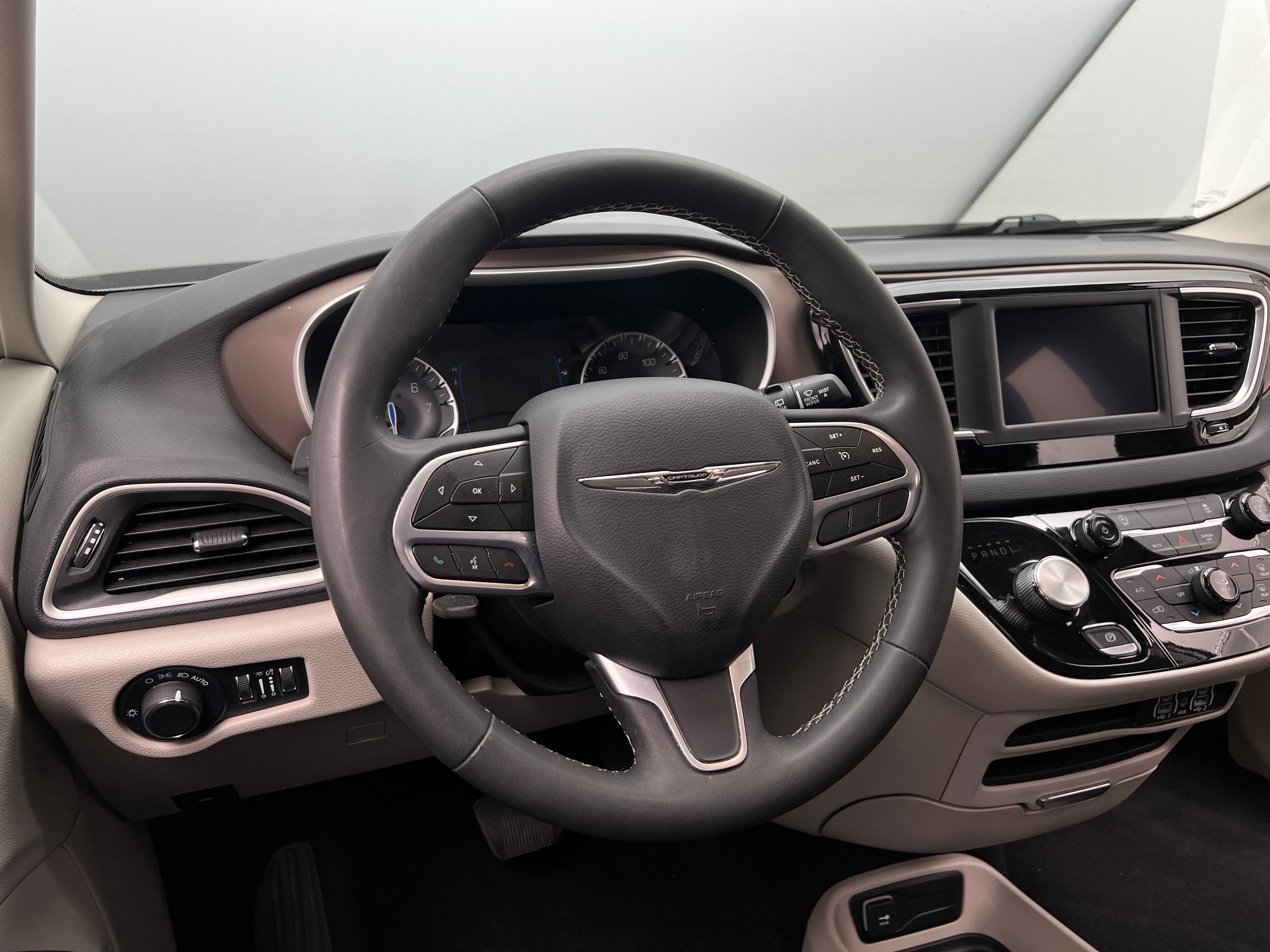 2023 Chrysler Voyager LX 5