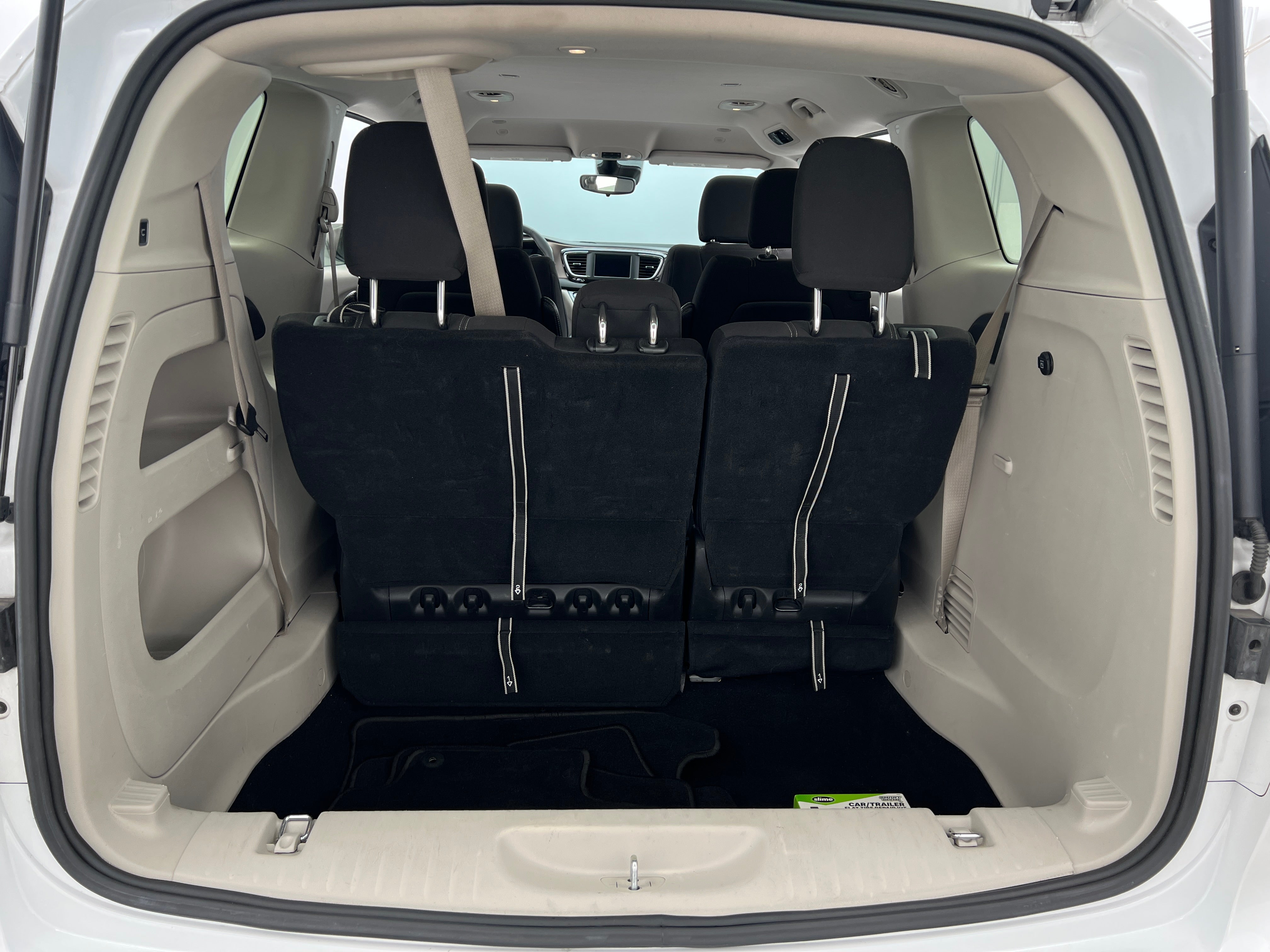 2023 Chrysler Voyager LX 7