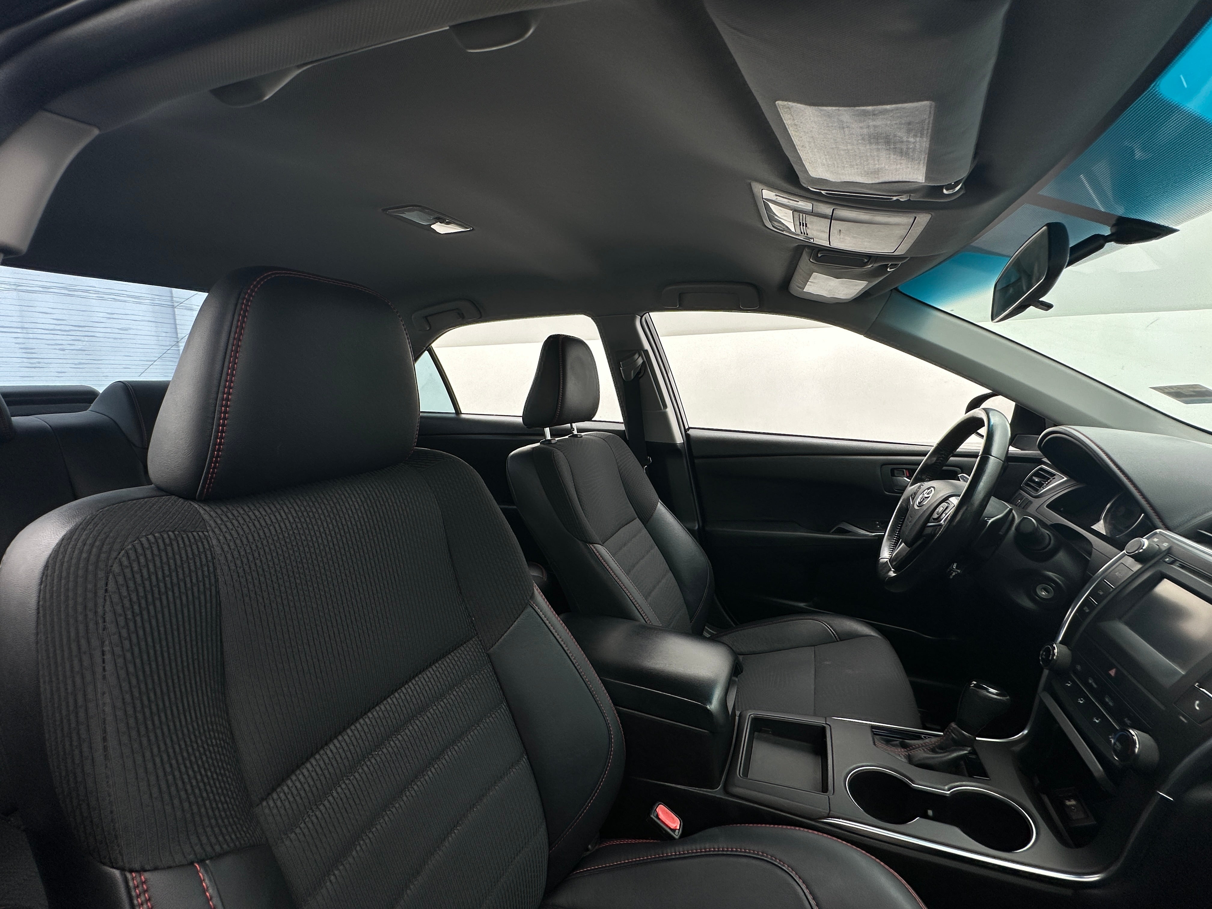 2016 Toyota Camry SE 2
