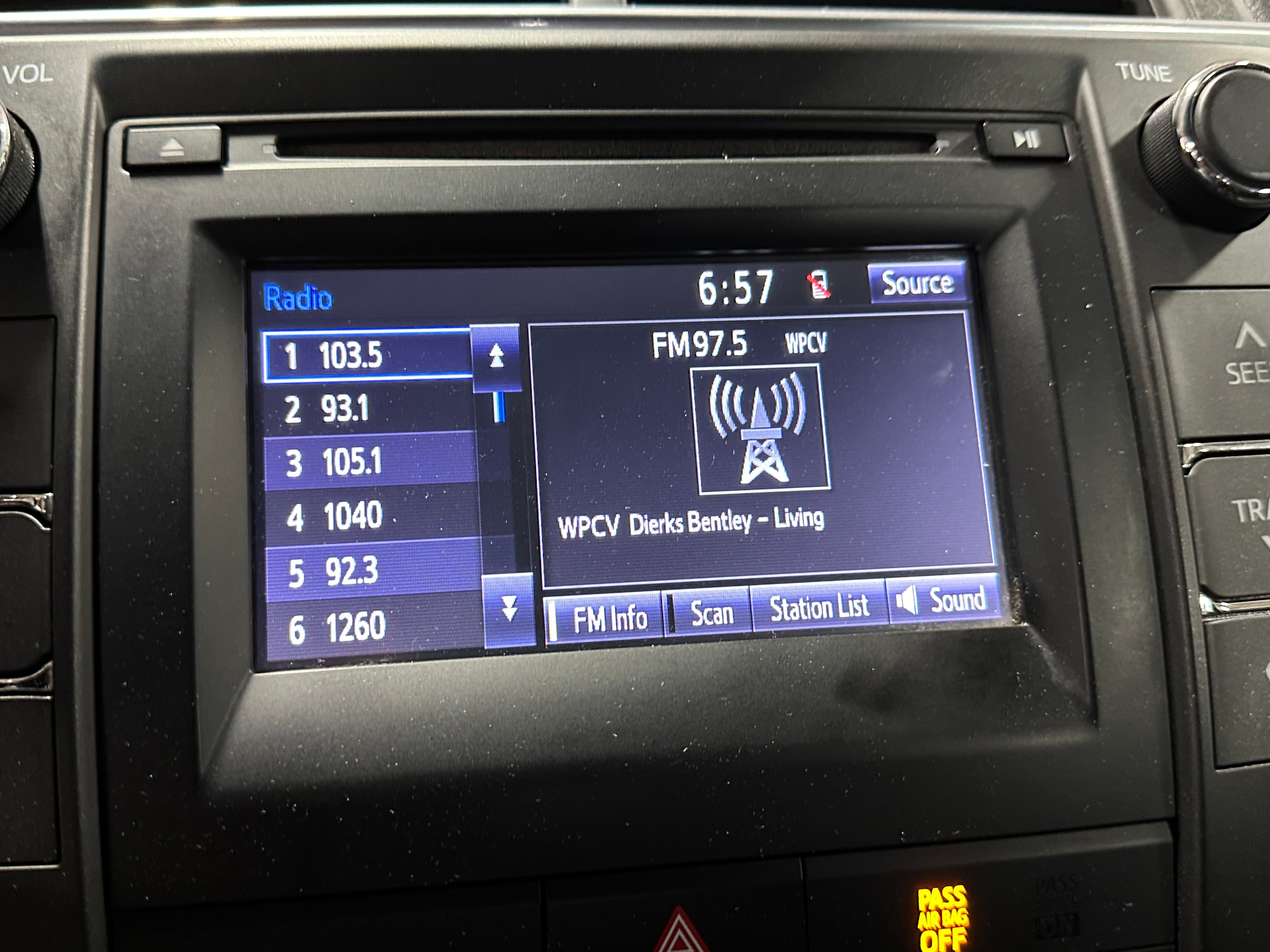 2016 Toyota Camry SE 4