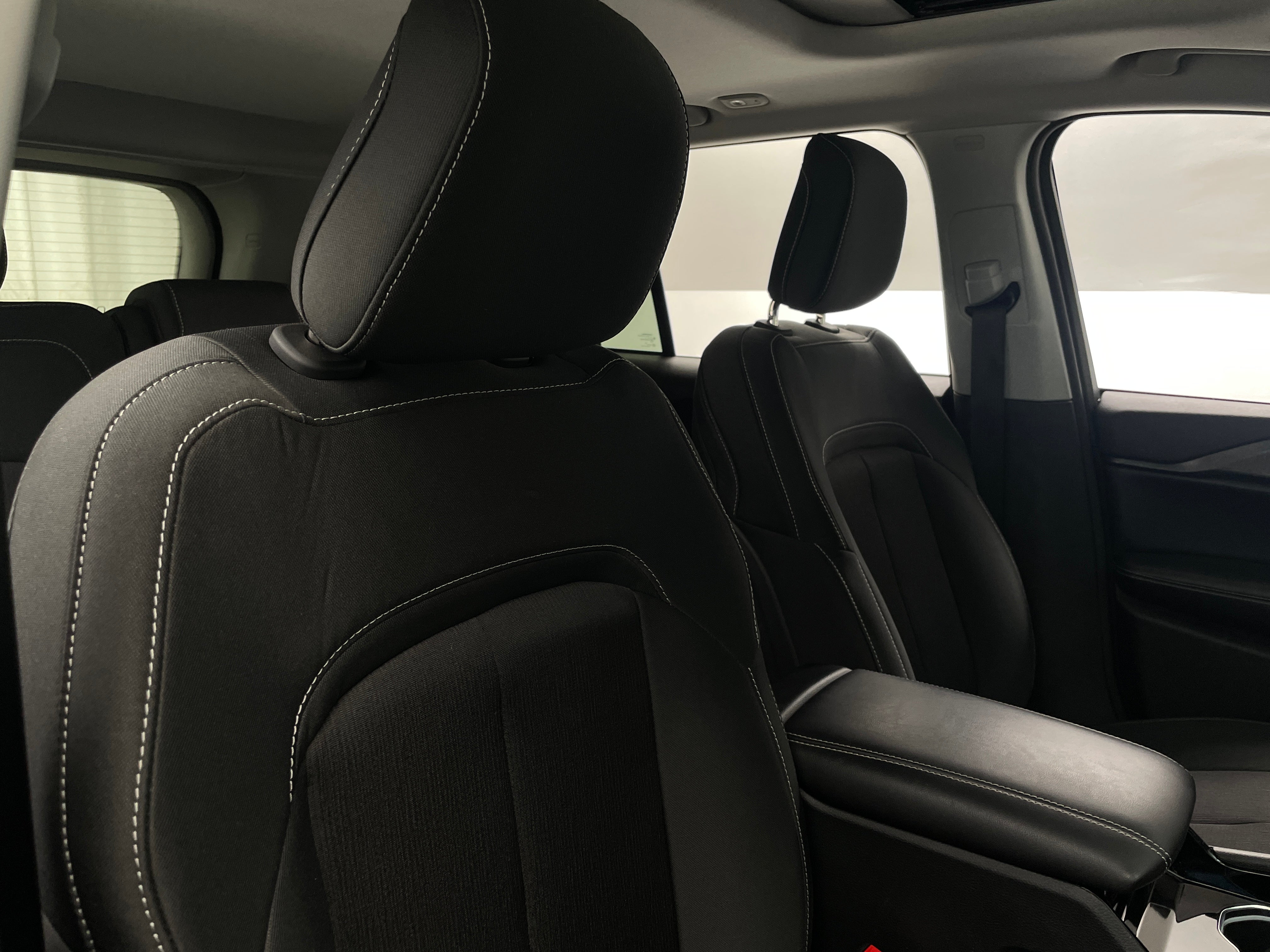 2023 Jeep Grand Cherokee Laredo 2
