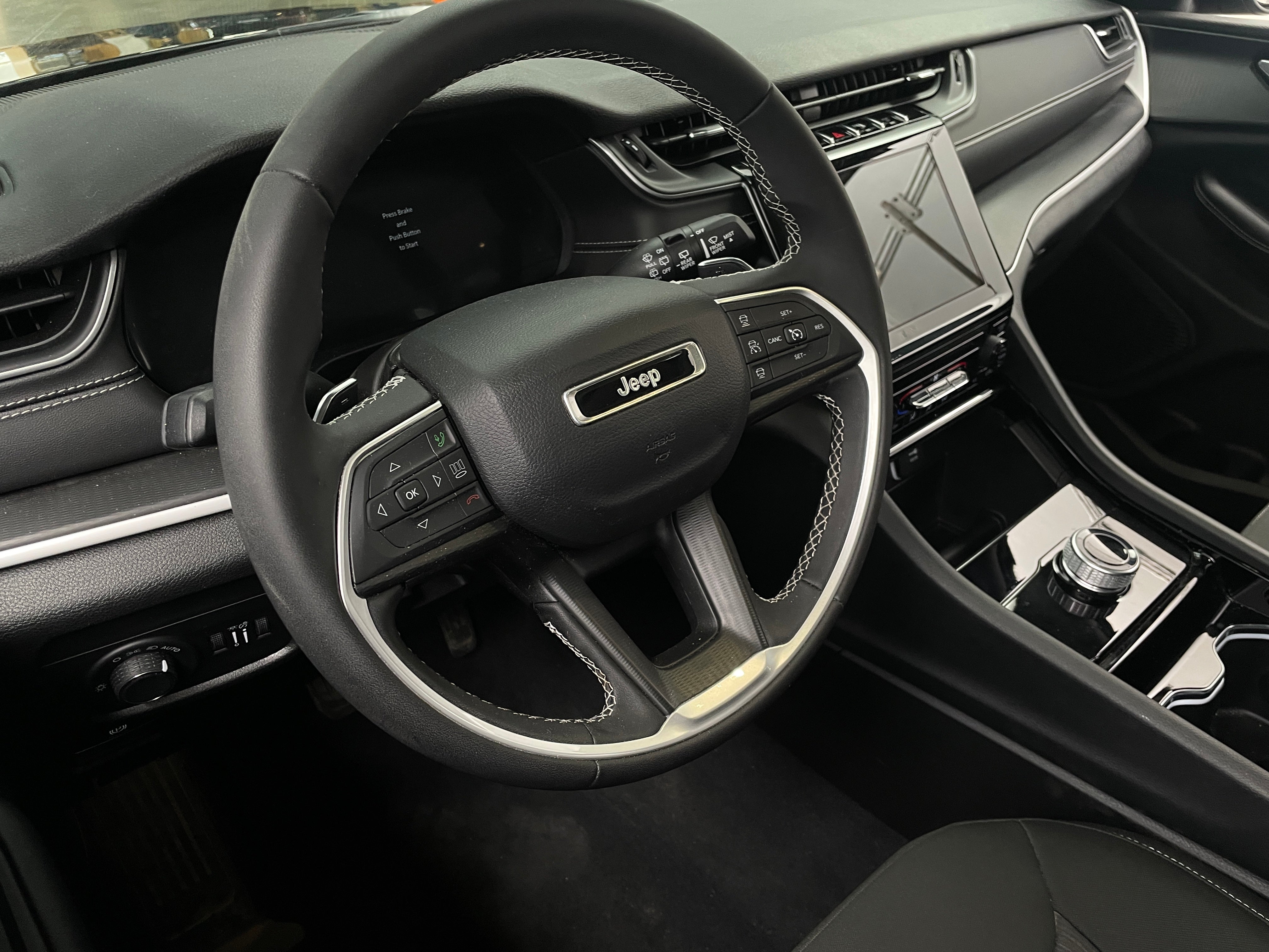 2023 Jeep Grand Cherokee Laredo 5
