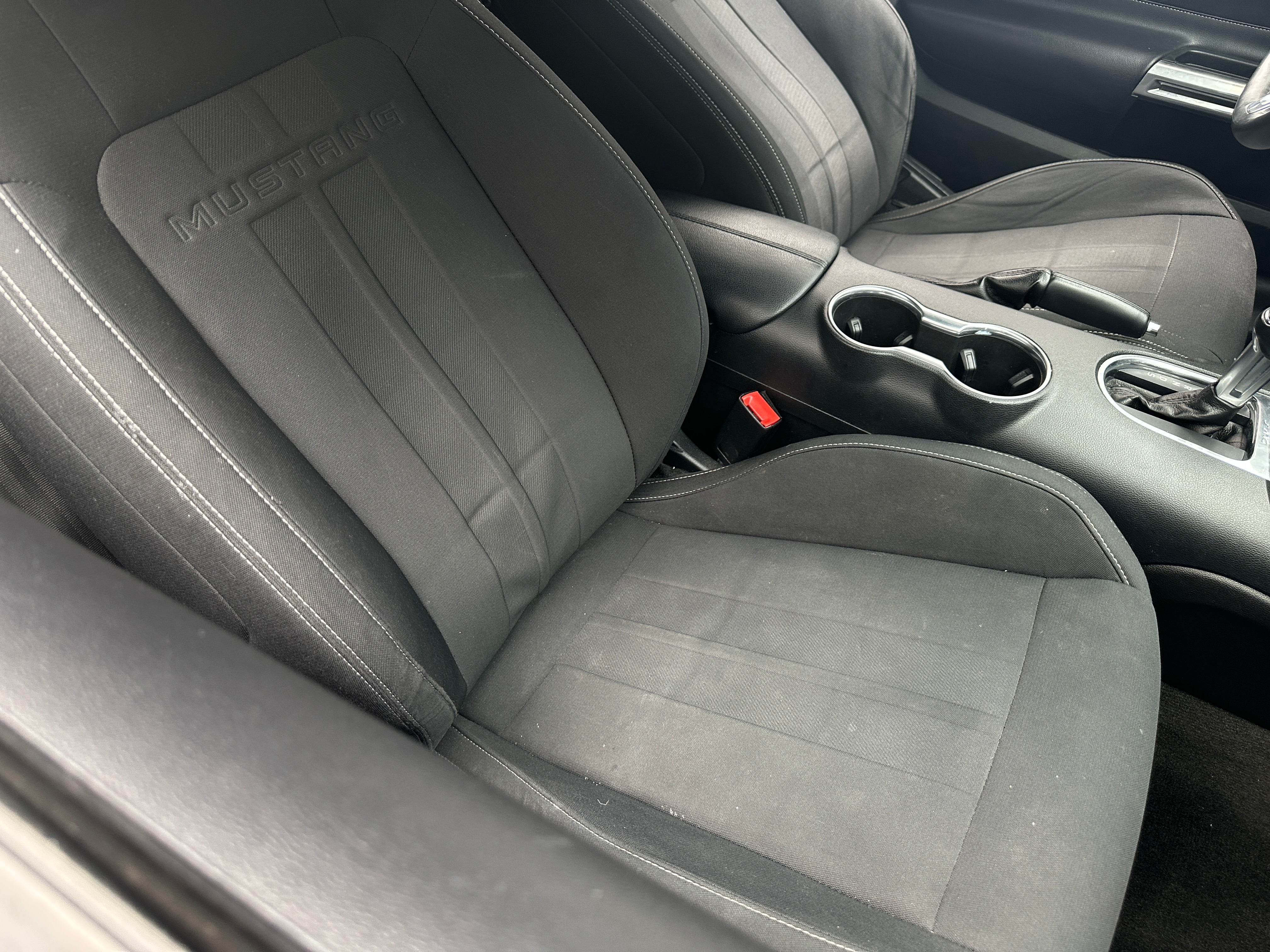 2018 Ford Mustang  2