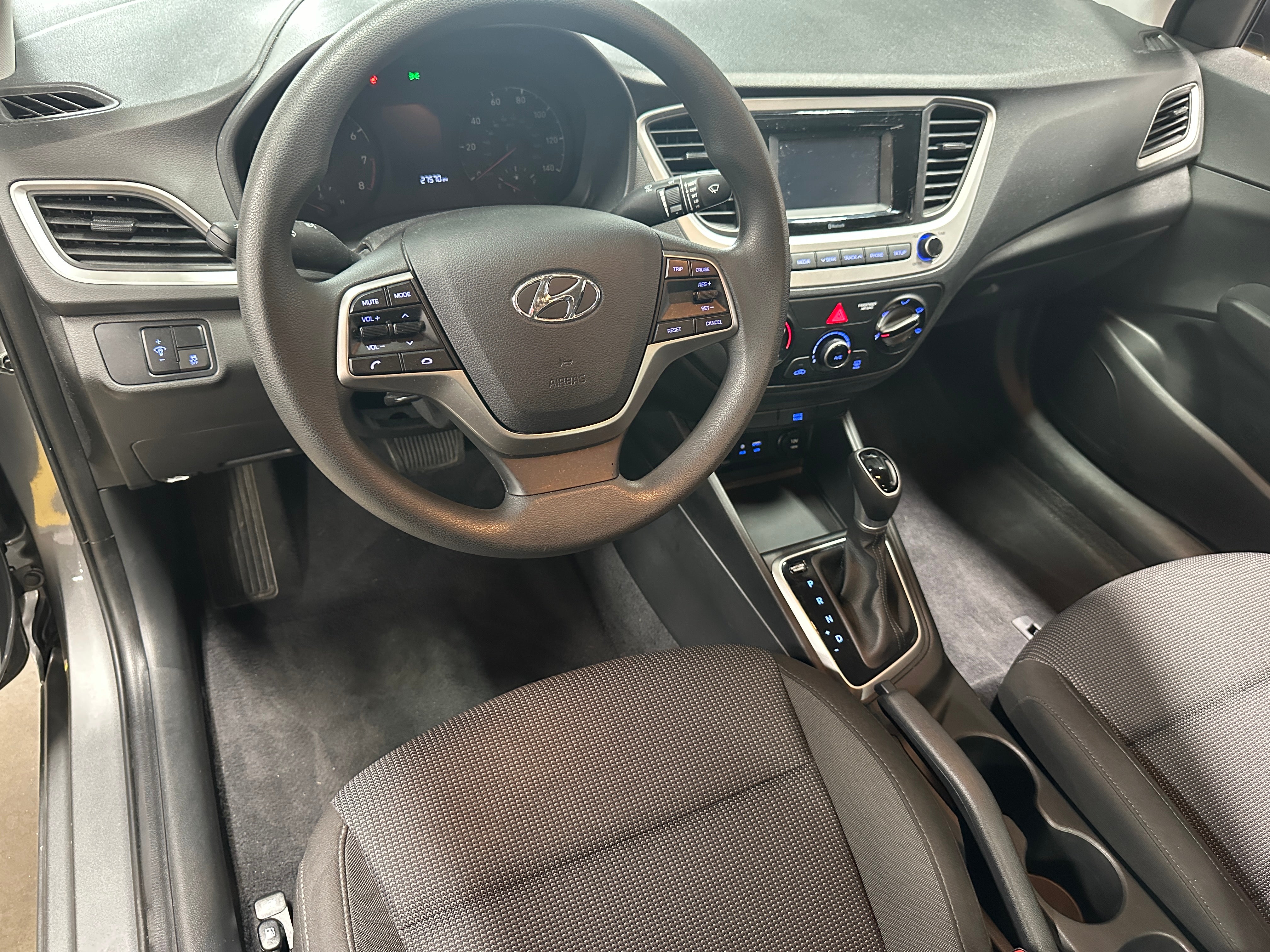 2022 Hyundai Accent SE 3