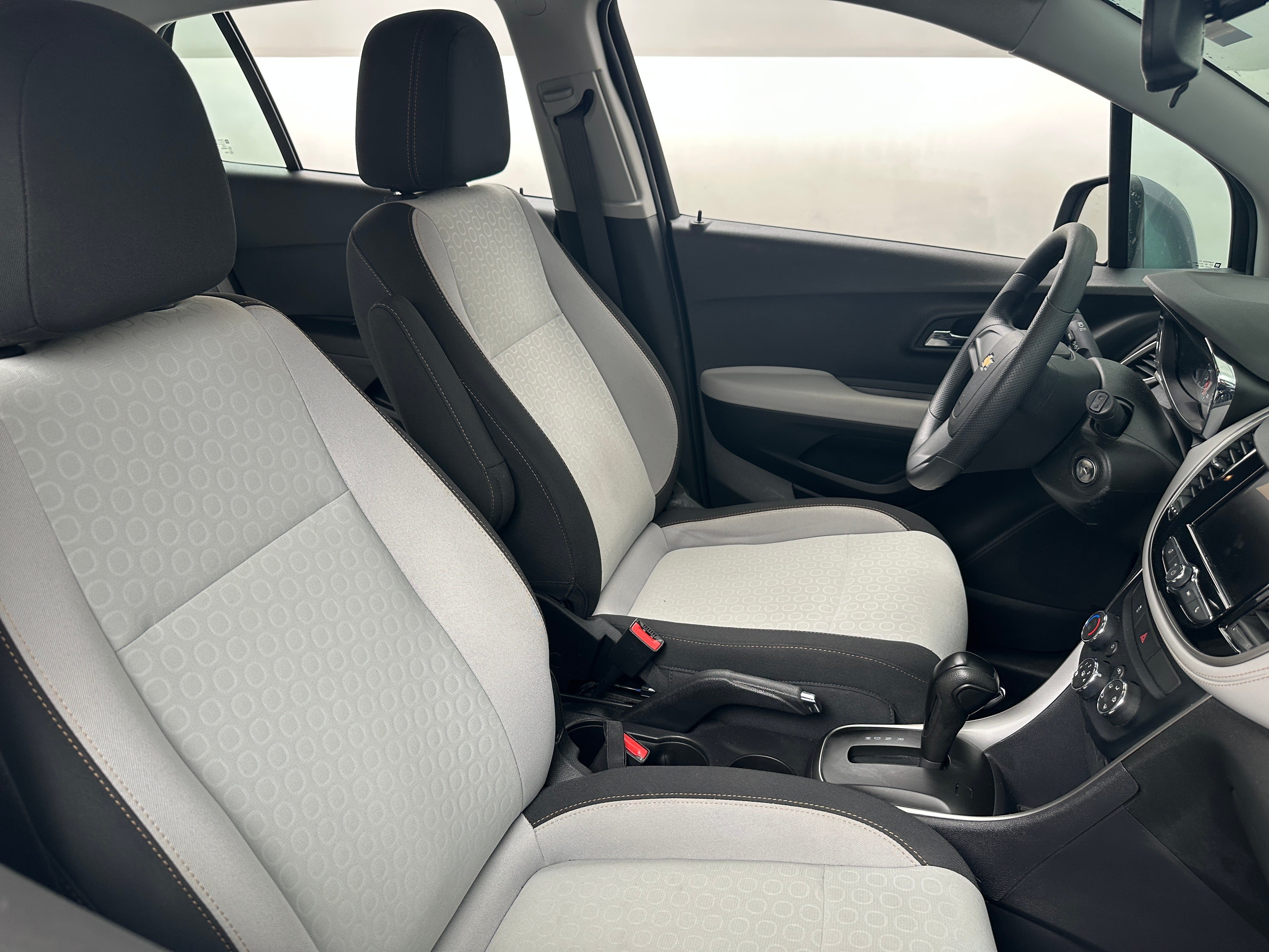 2020 Chevrolet Trax LS 2