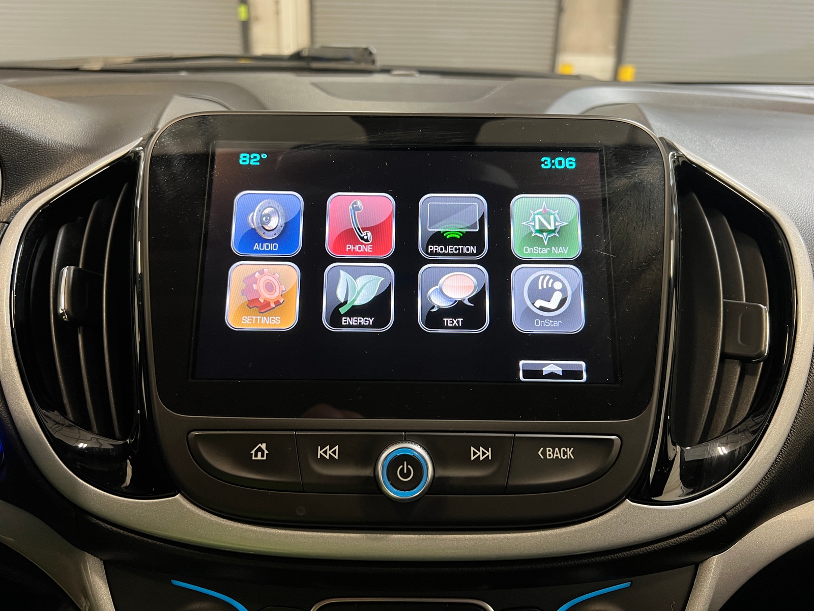 Thumbnail: 2017 Chevrolet Volt - 4