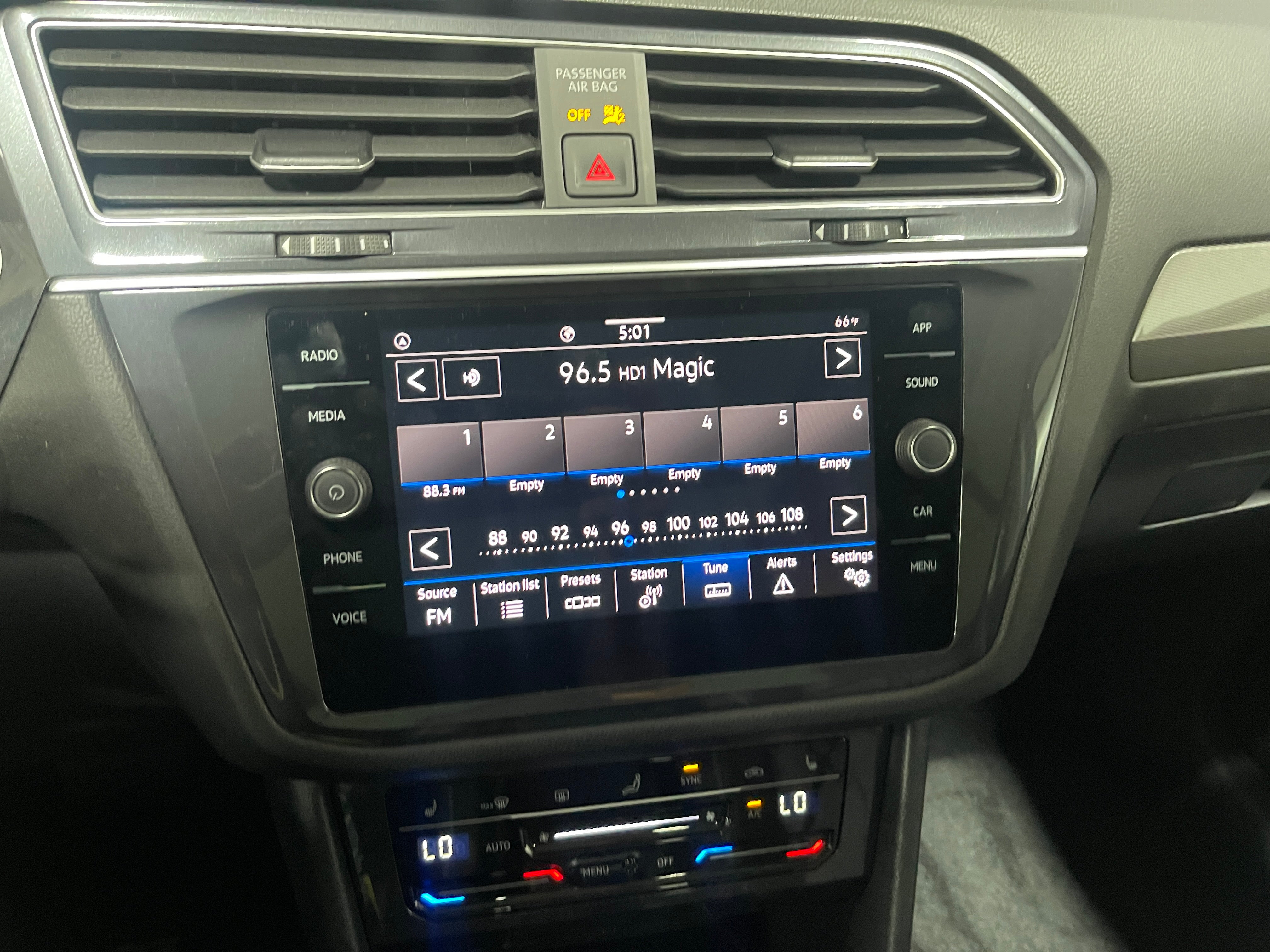 2024 Volkswagen Tiguan SE 3