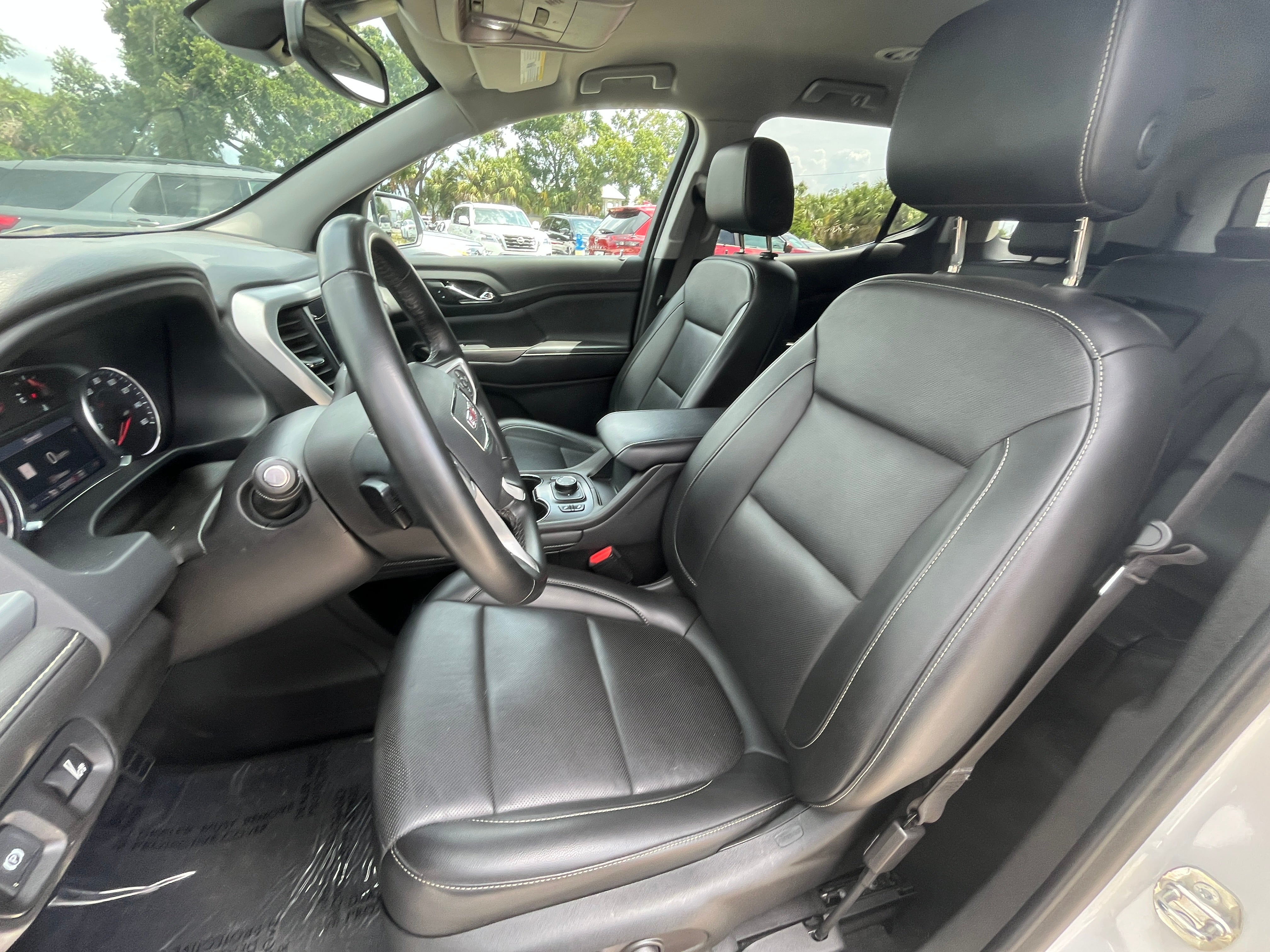 2023 GMC Acadia SLT 2