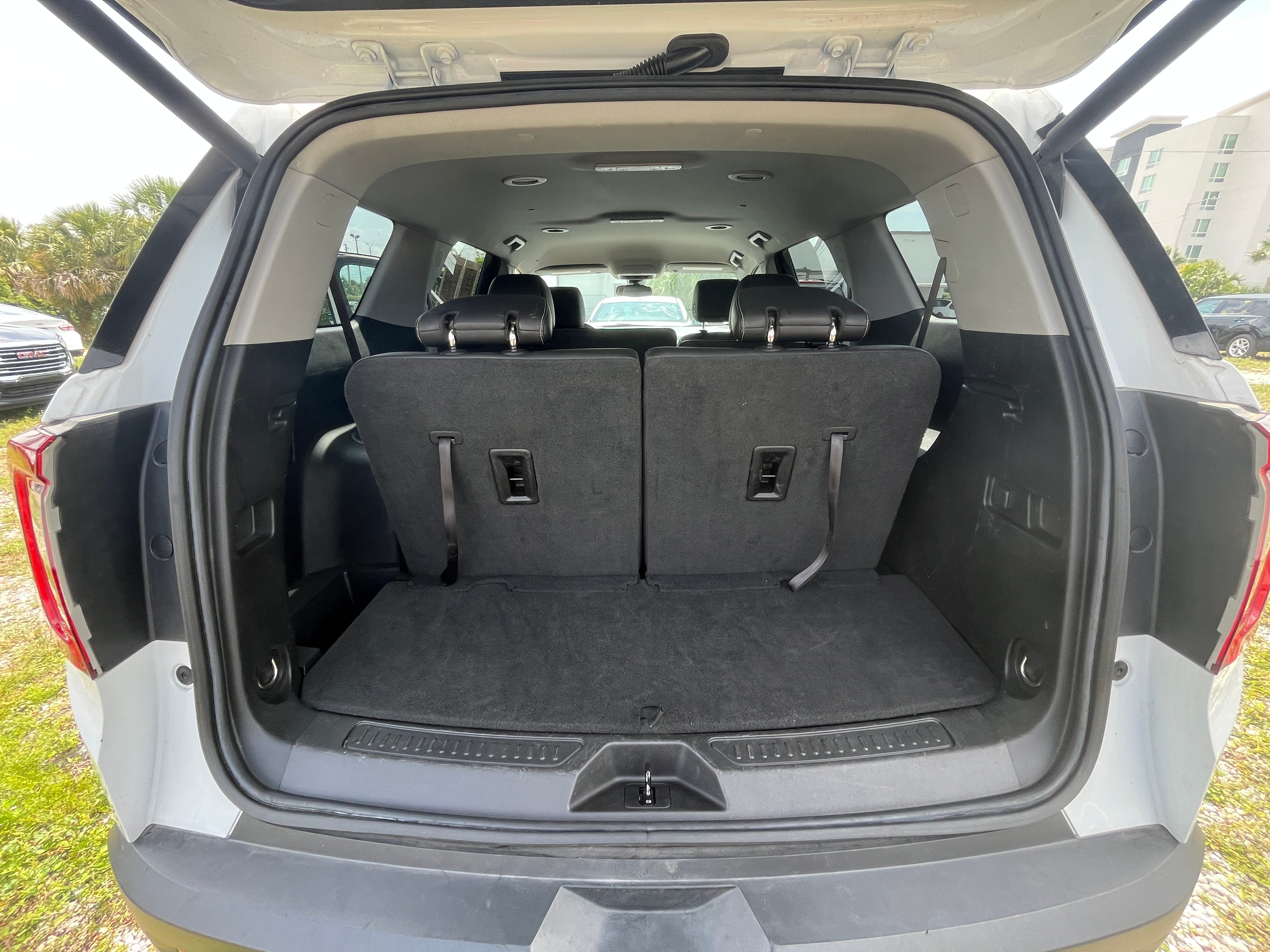 2023 GMC Acadia SLT 7