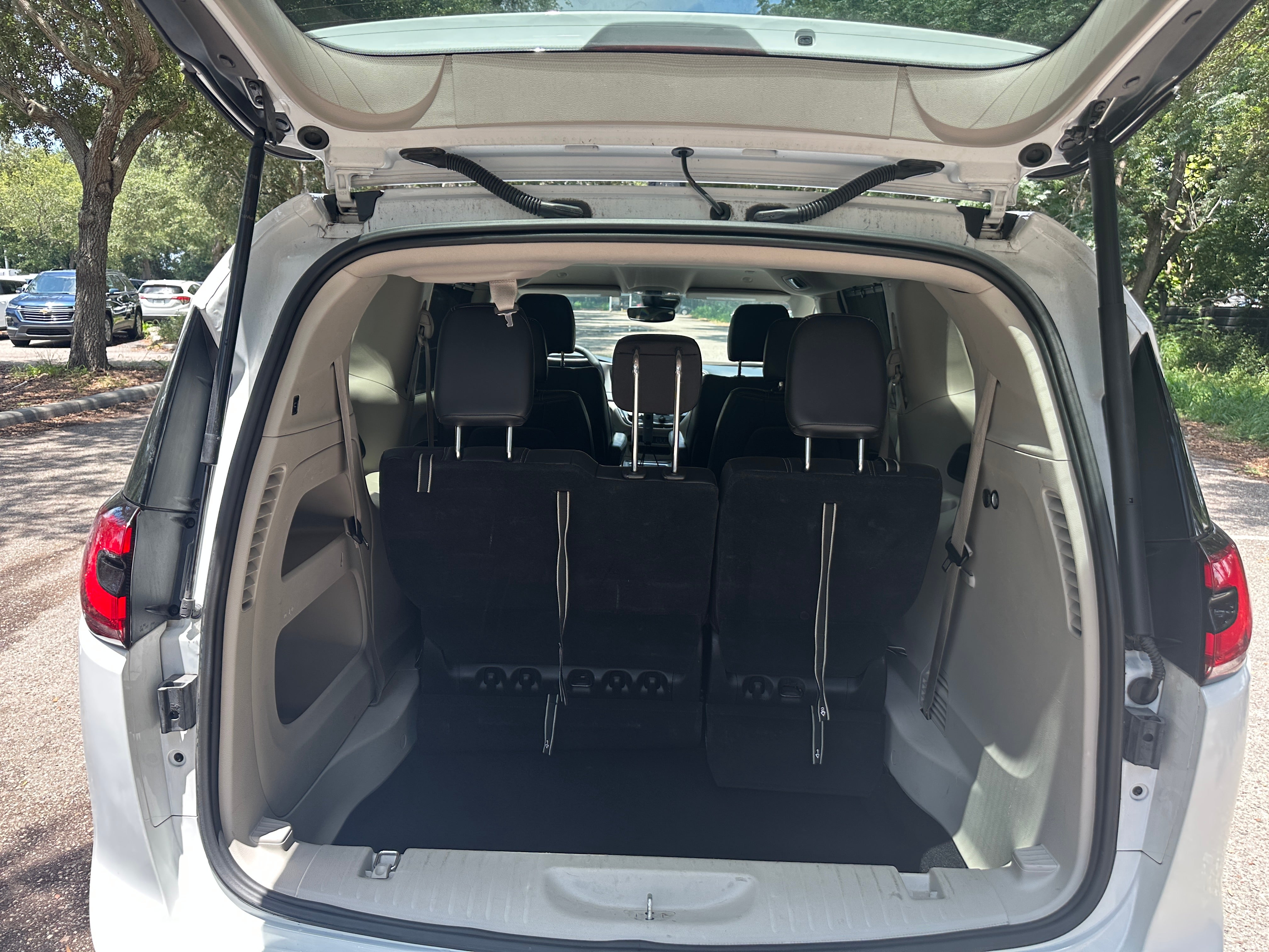 2023 Chrysler Pacifica Touring L 5