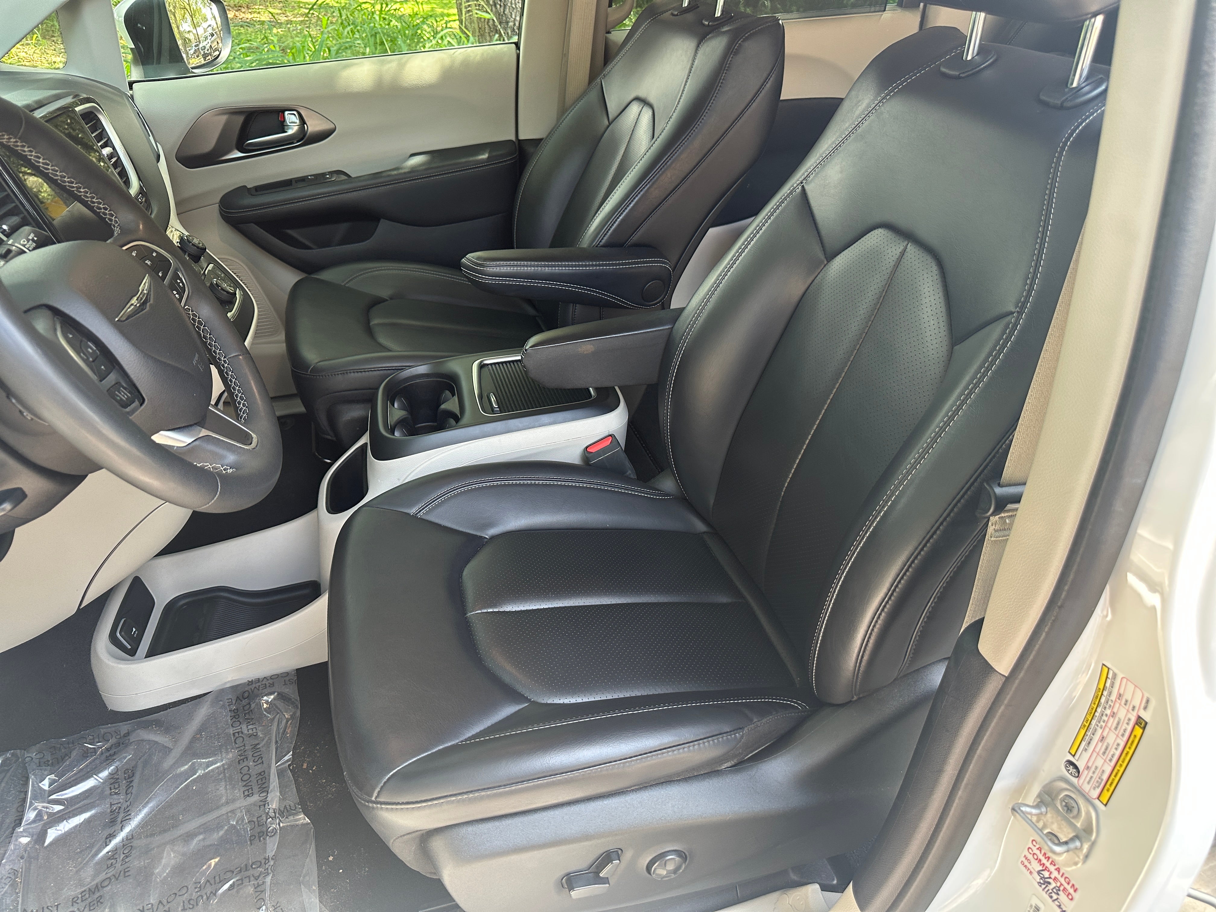 2023 Chrysler Pacifica Touring L 2