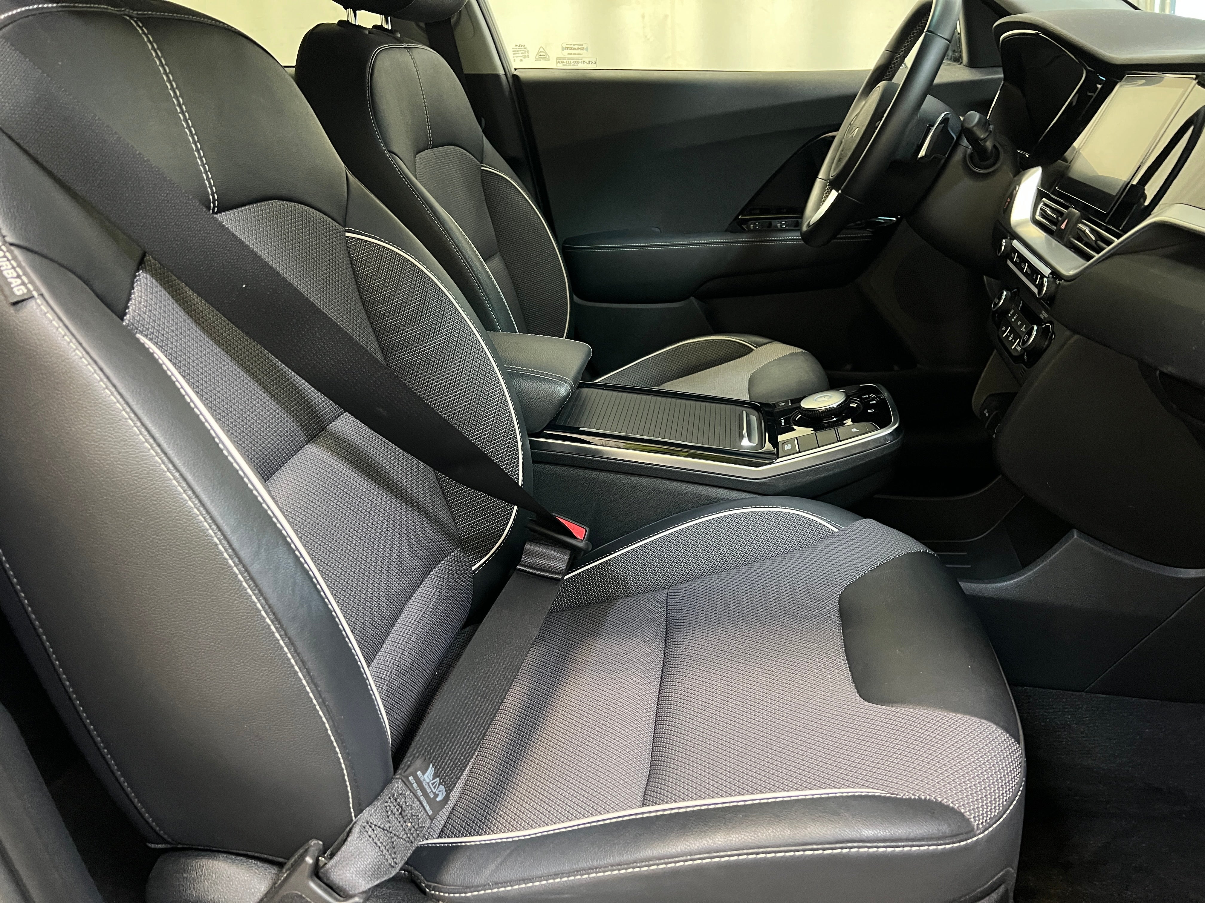 2022 Kia Niro S 2