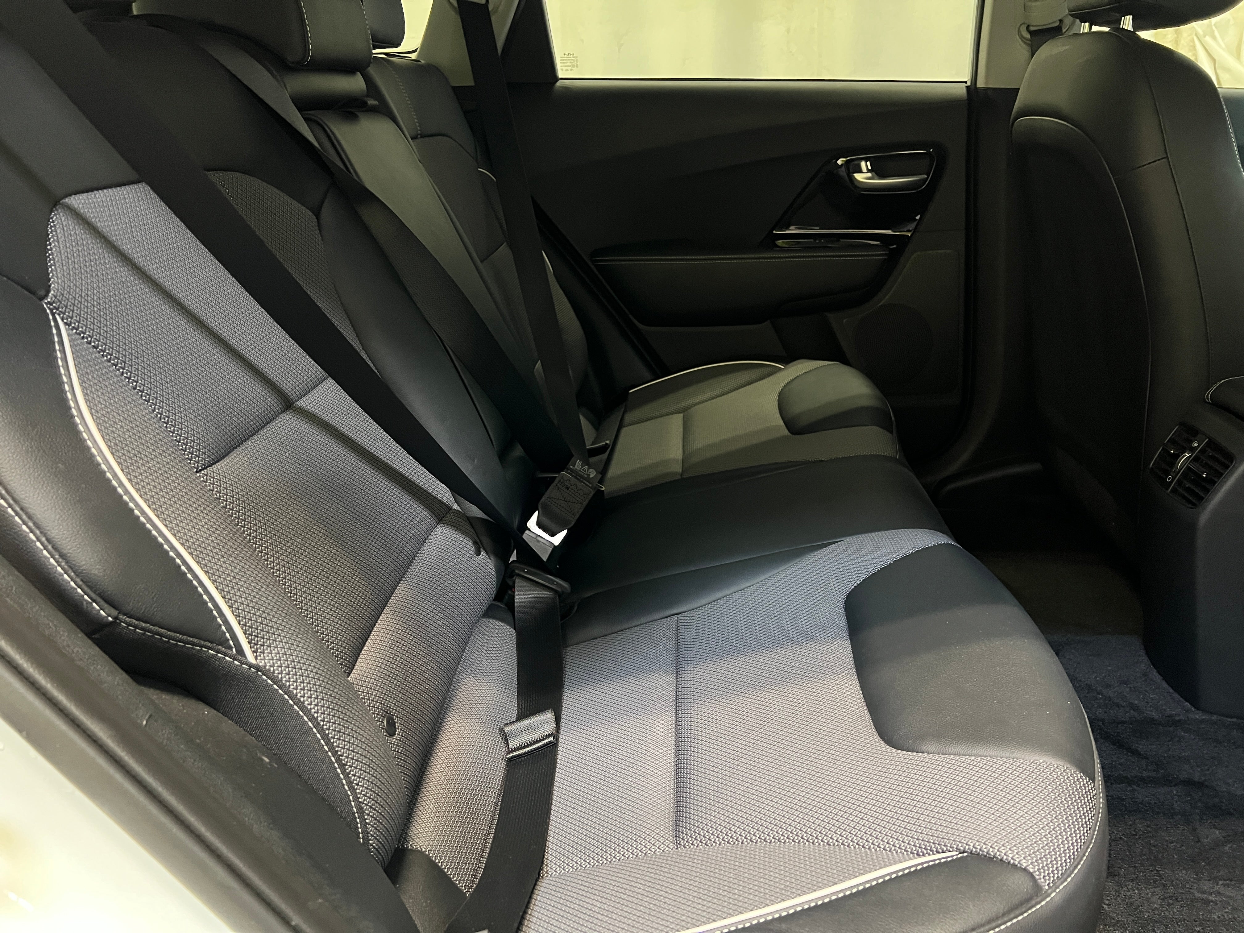 2022 Kia Niro S 6