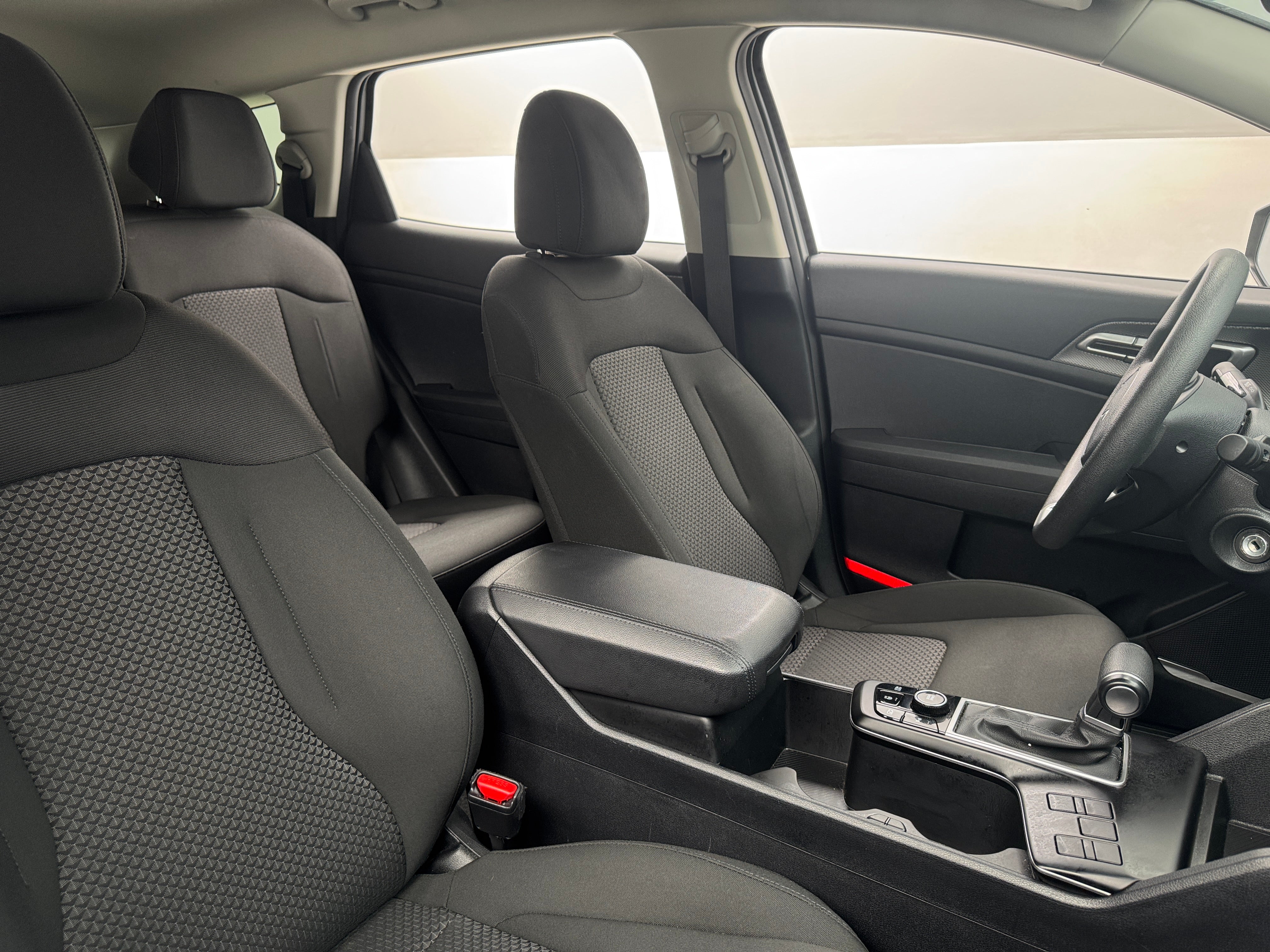 2024 Kia Sportage LX 2