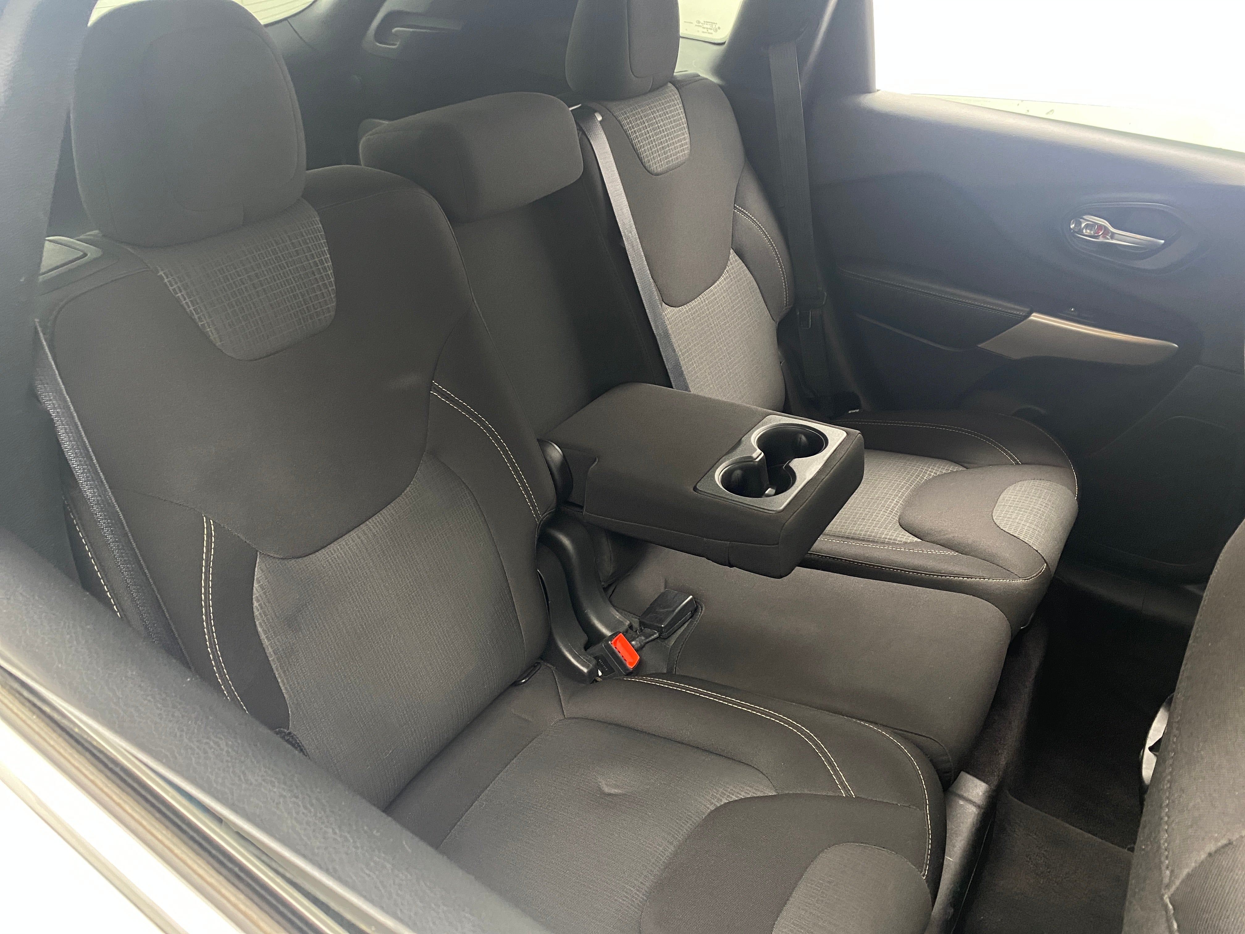 Thumbnail: 2017 Jeep Cherokee - 6