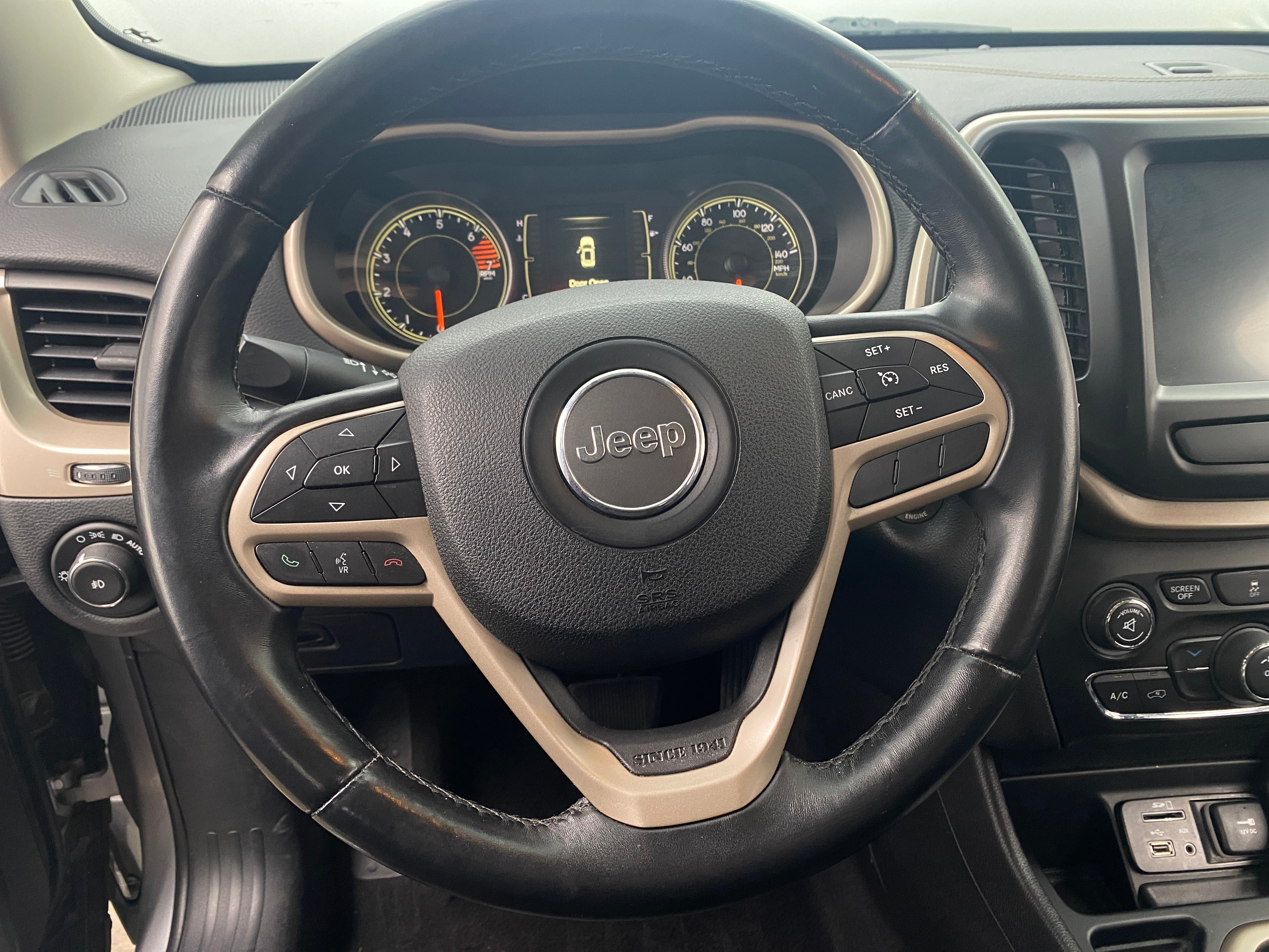 Thumbnail: 2017 Jeep Cherokee - 5