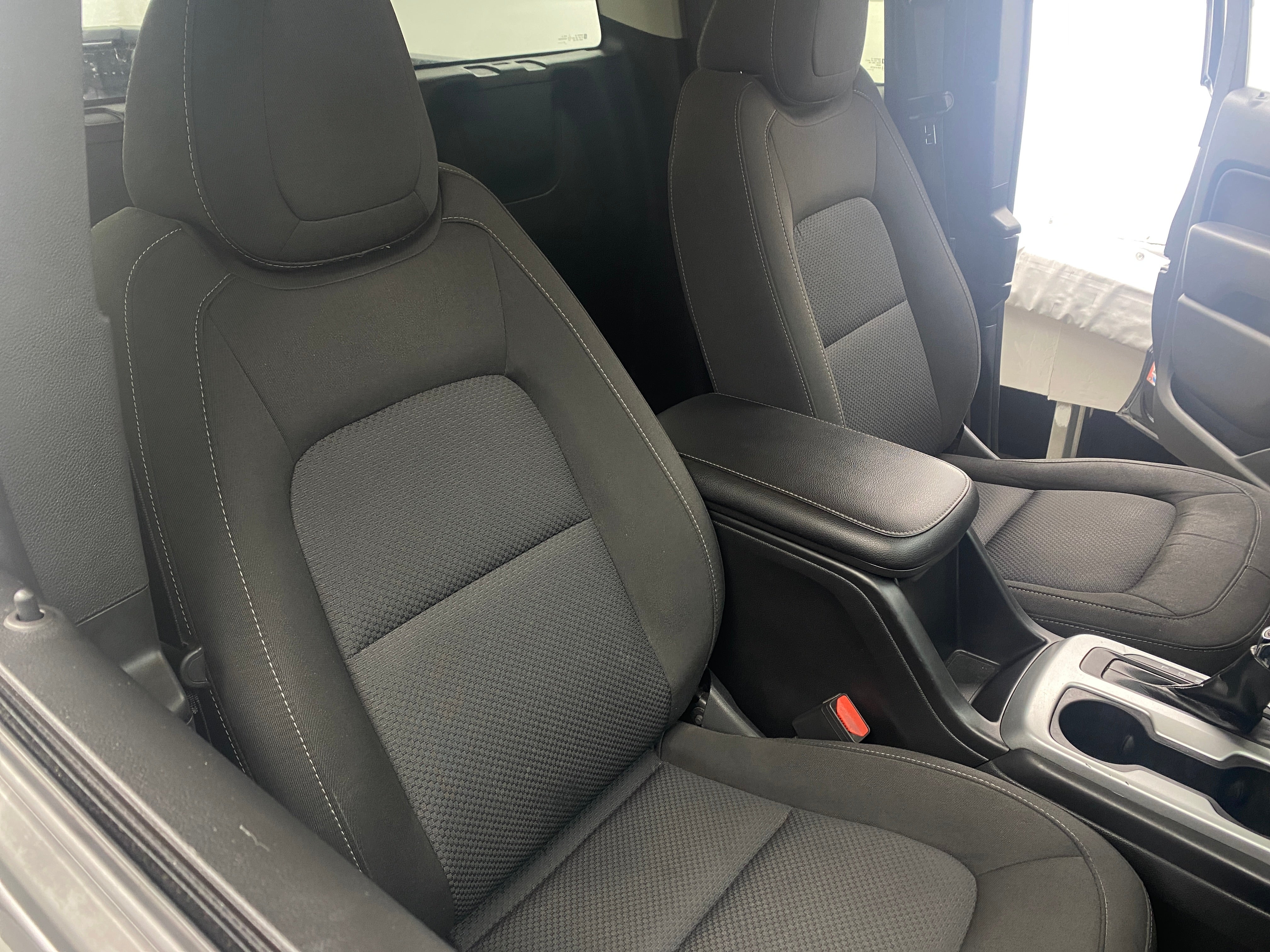 2022 Chevrolet Colorado LT 2