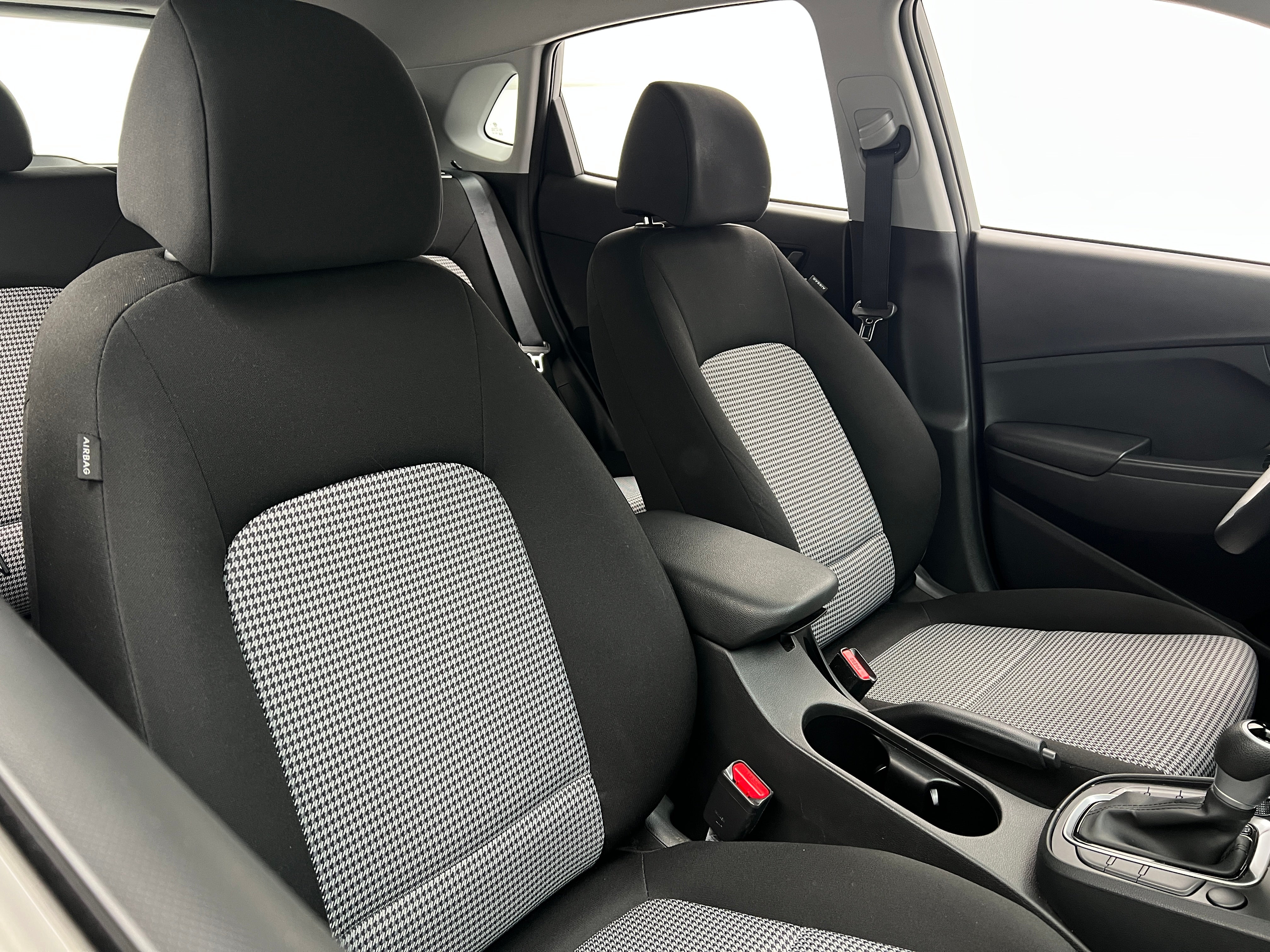 2023 Hyundai Kona SE 2