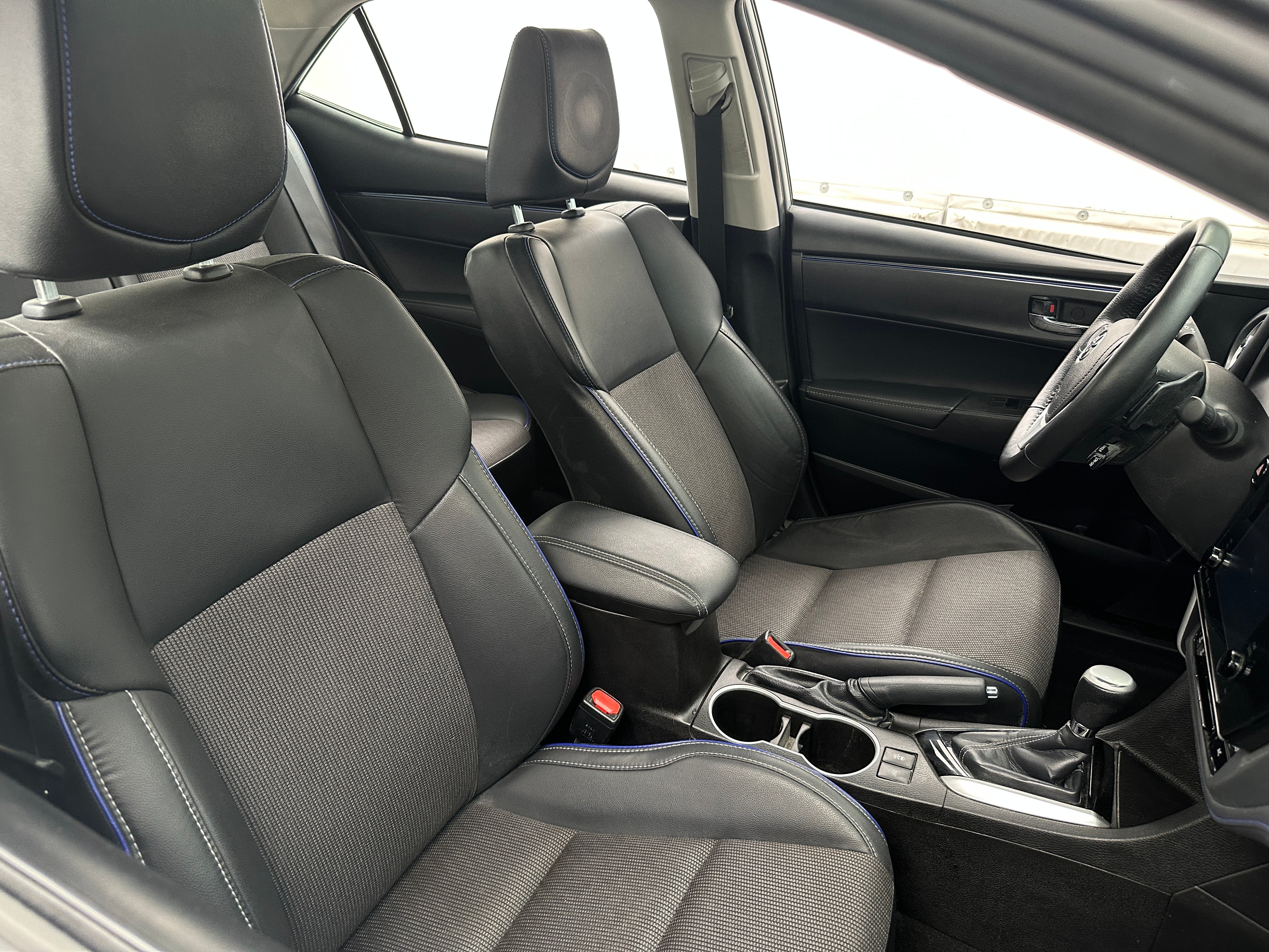 2018 Toyota Corolla SE 2