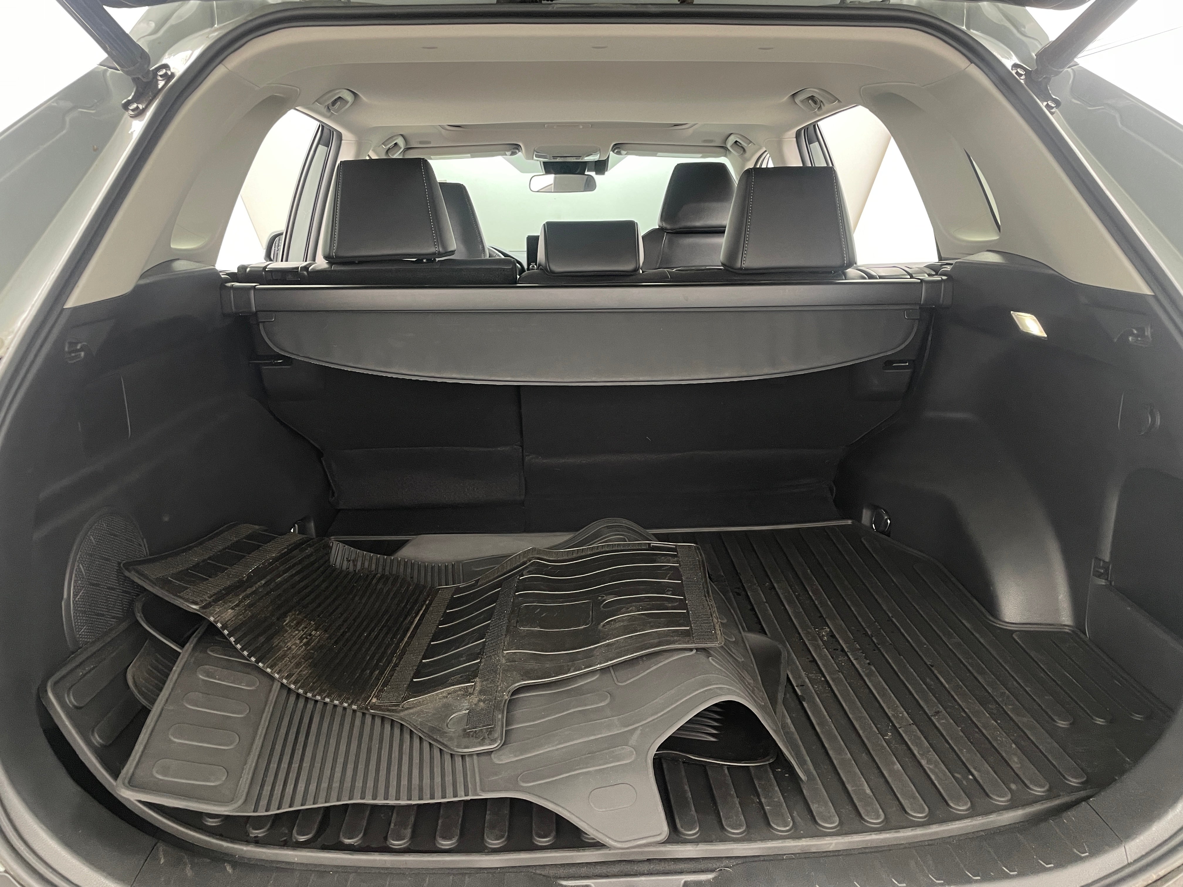 2023 Toyota RAV4 XLE Premium 6