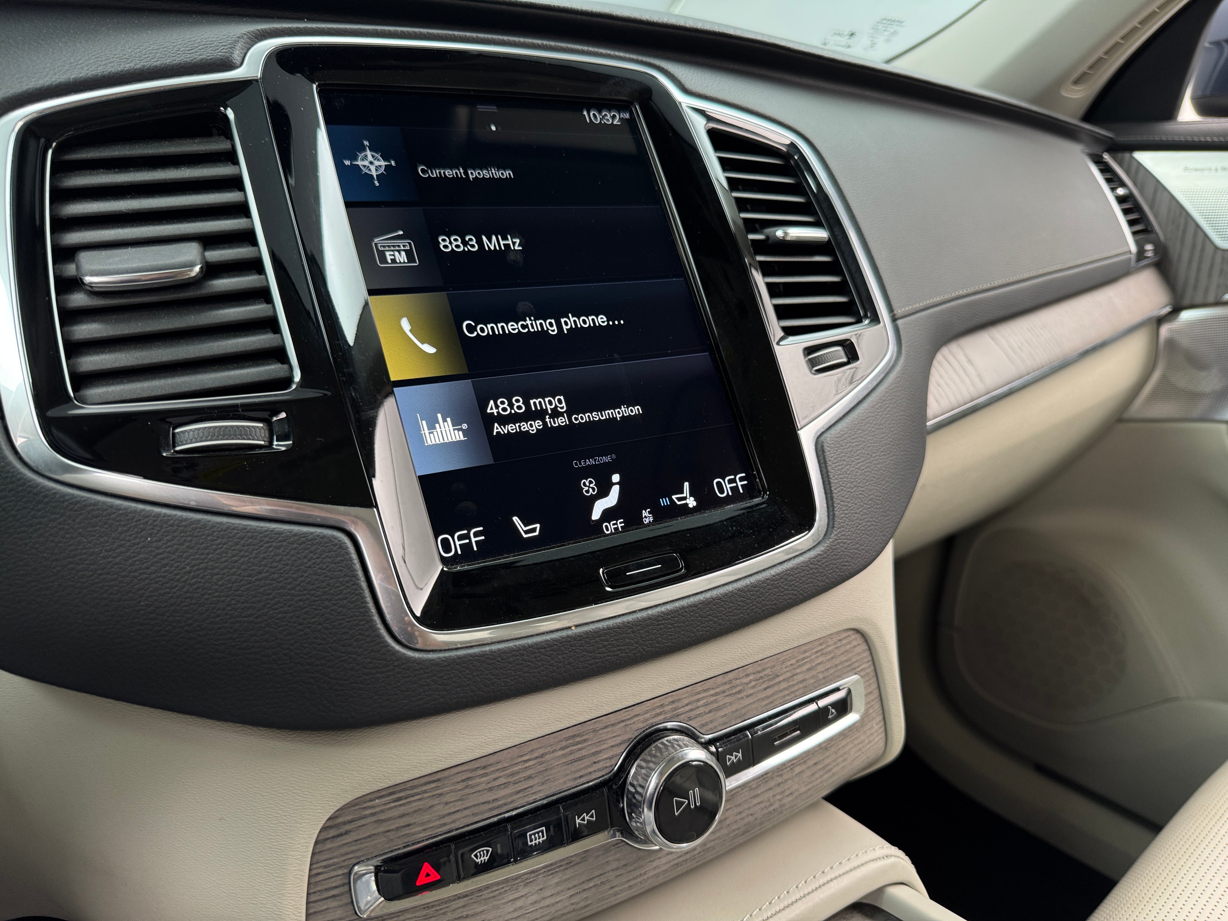 2021 Volvo XC90 T8 Plus 3