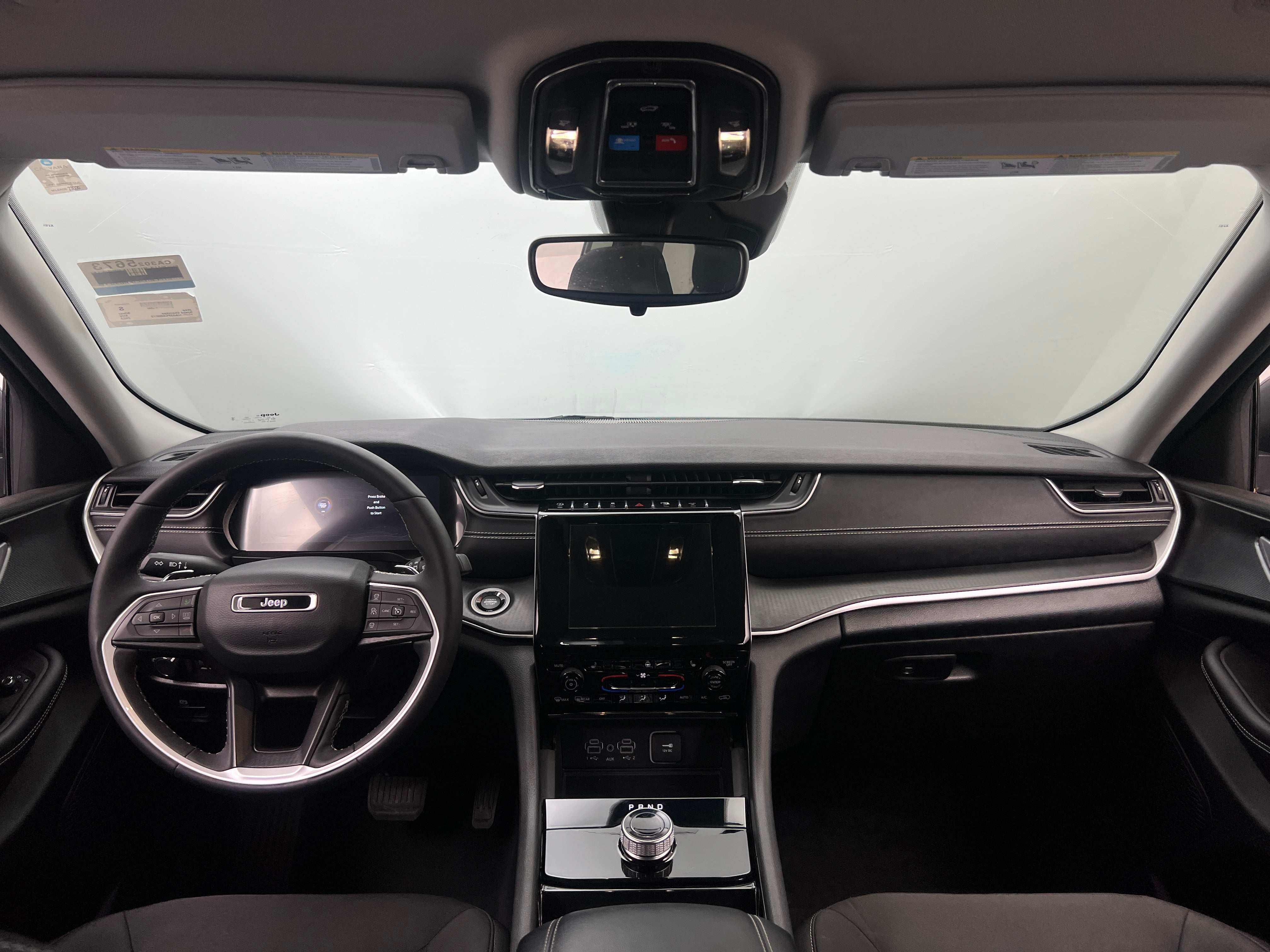 2023 Jeep Grand Cherokee Laredo 3