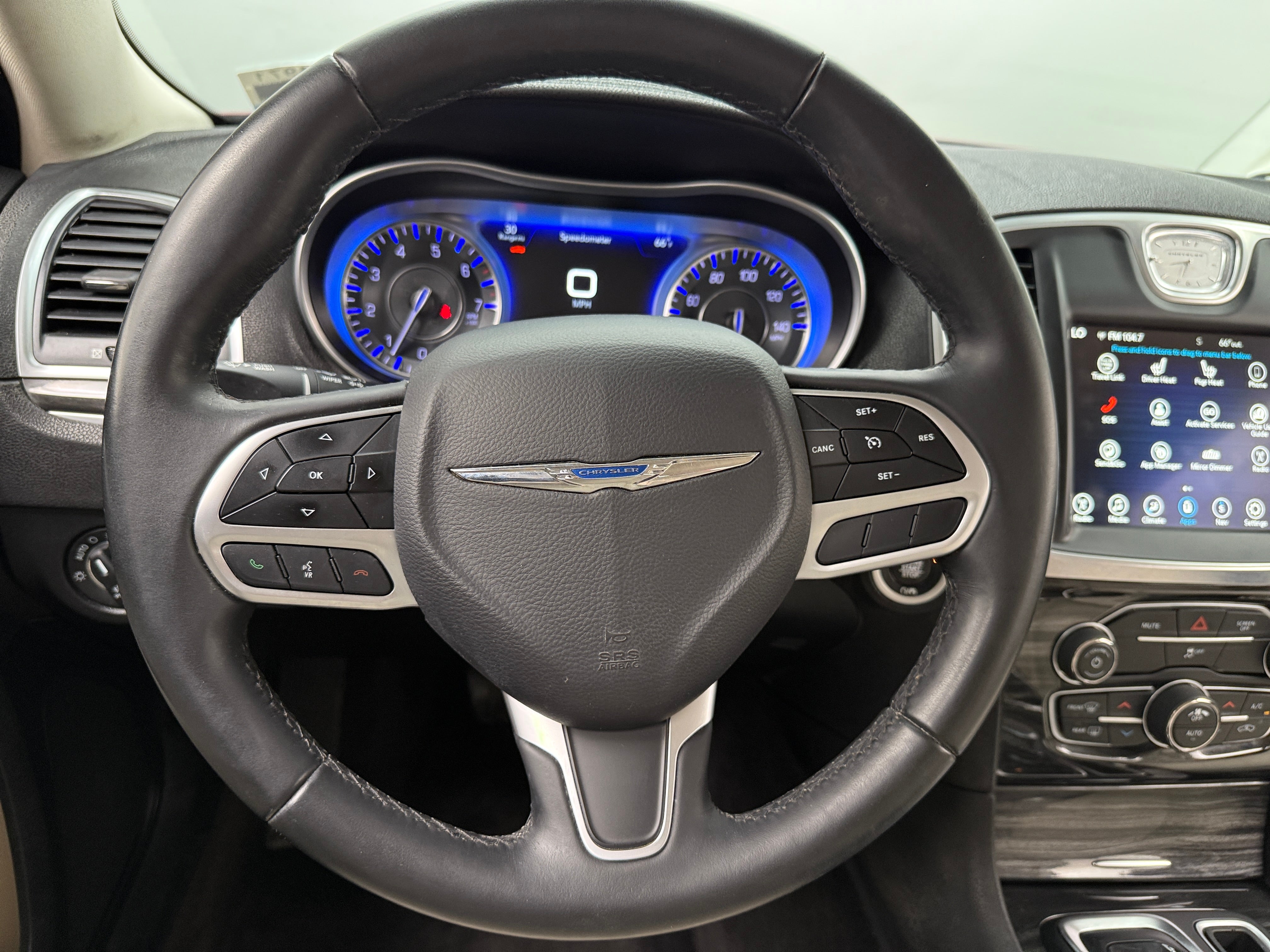 2017 Chrysler 300 Limited Edition 4