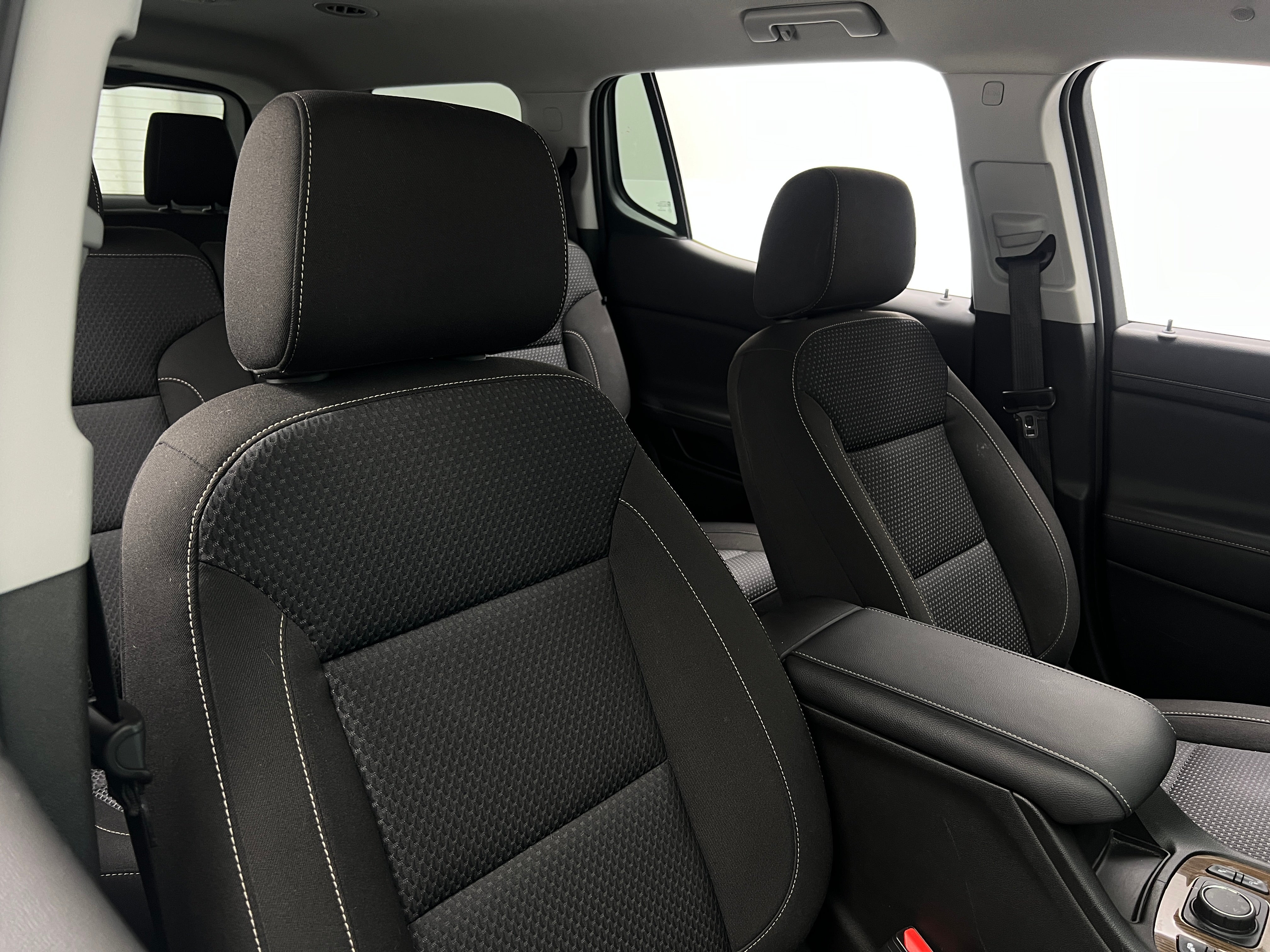 2023 GMC Acadia SLE 2